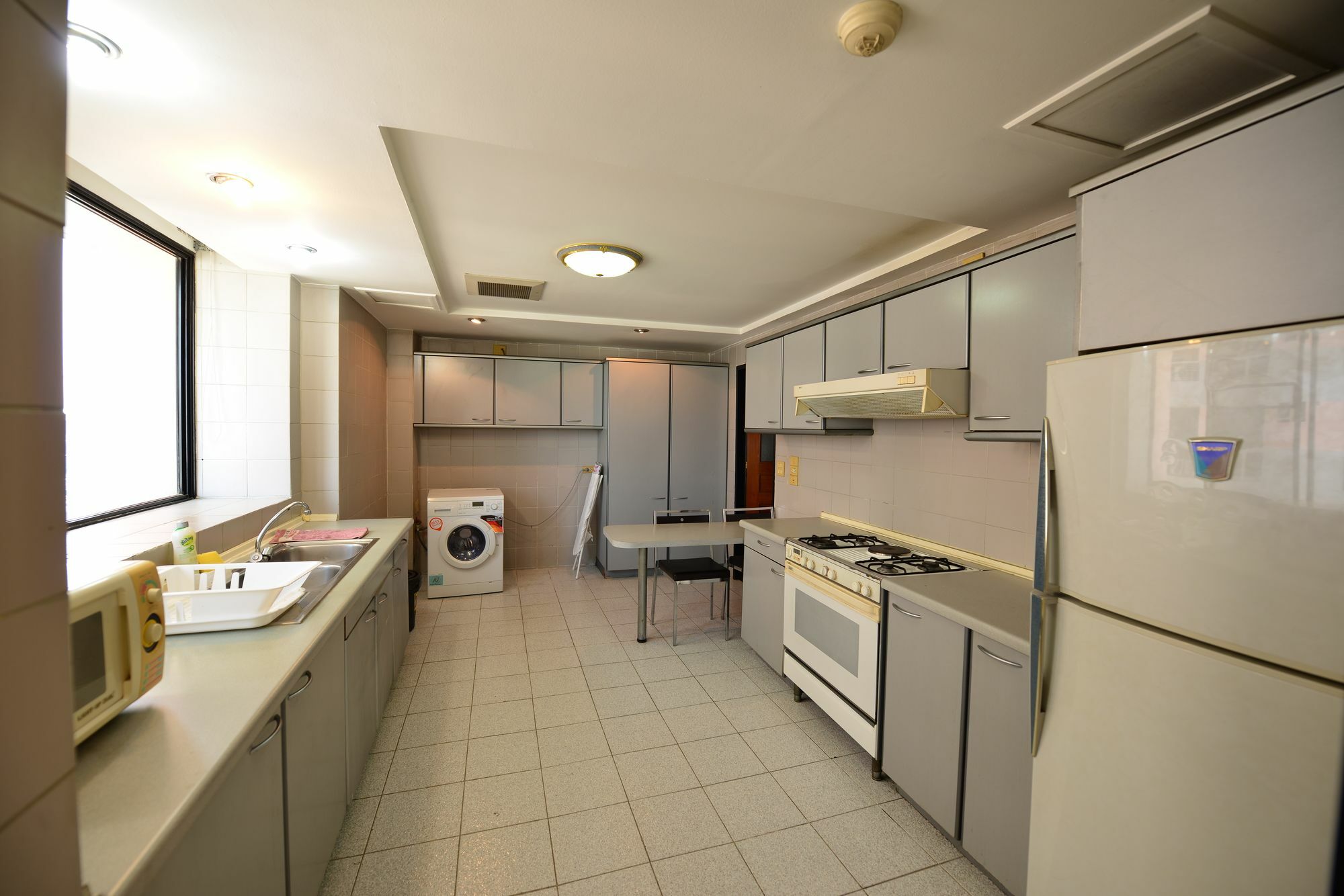 Ebony Tower At Parkview Towers Apartment *