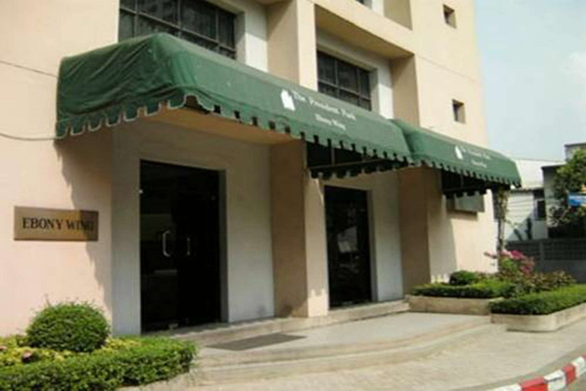 Apartment Ebony Tower At Parkview Towers