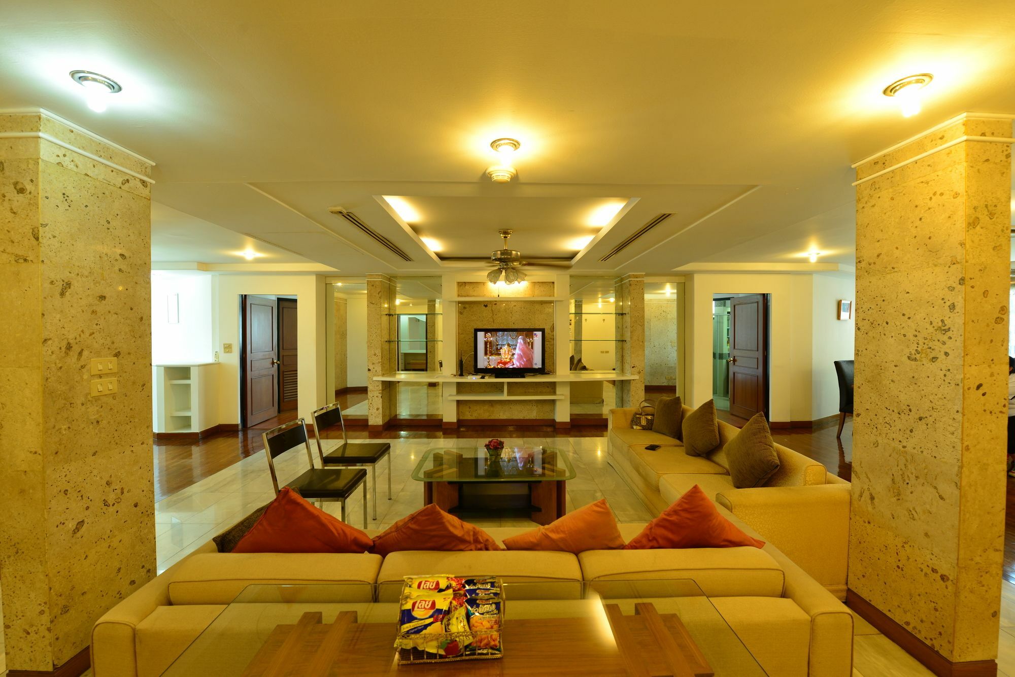 Ebony Tower At Parkview Towers Bangkok