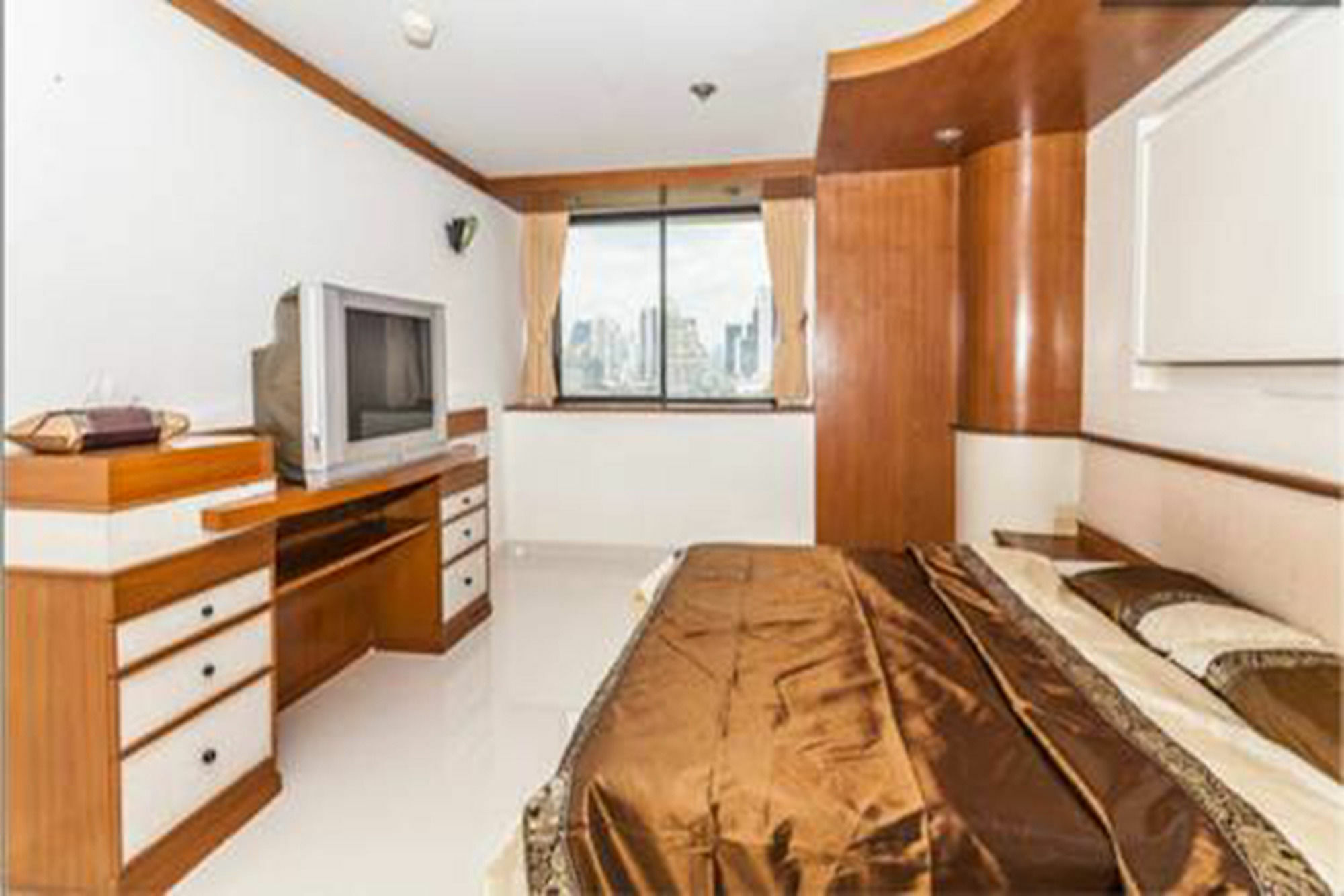 Ebony Tower At Parkview Towers Apartment Bangkok