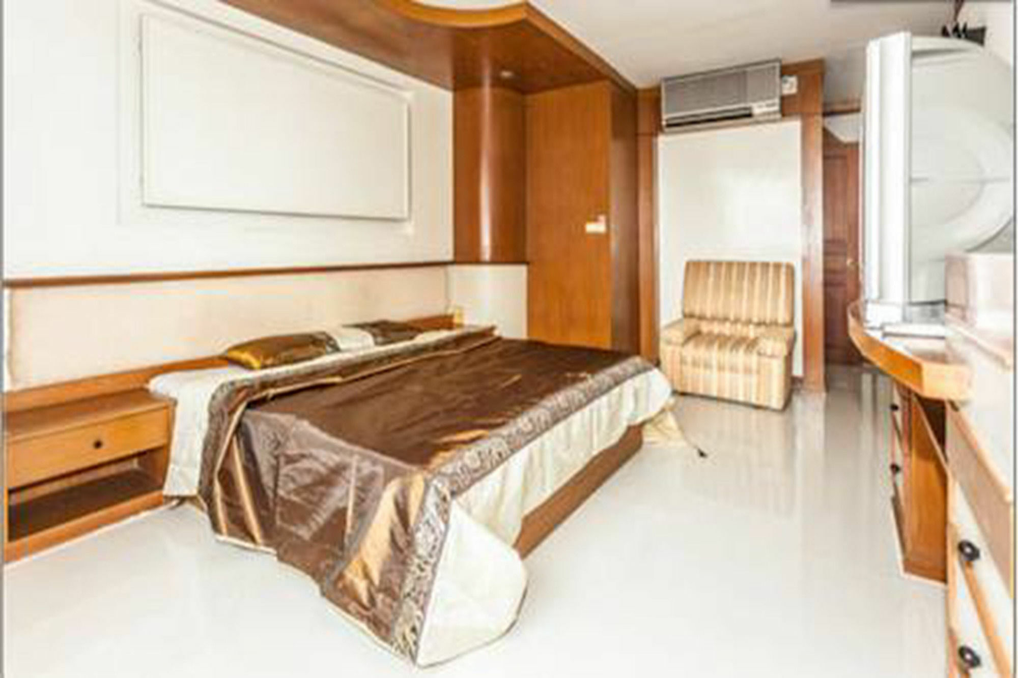 Ebony Tower At Parkview Towers * Bangkok