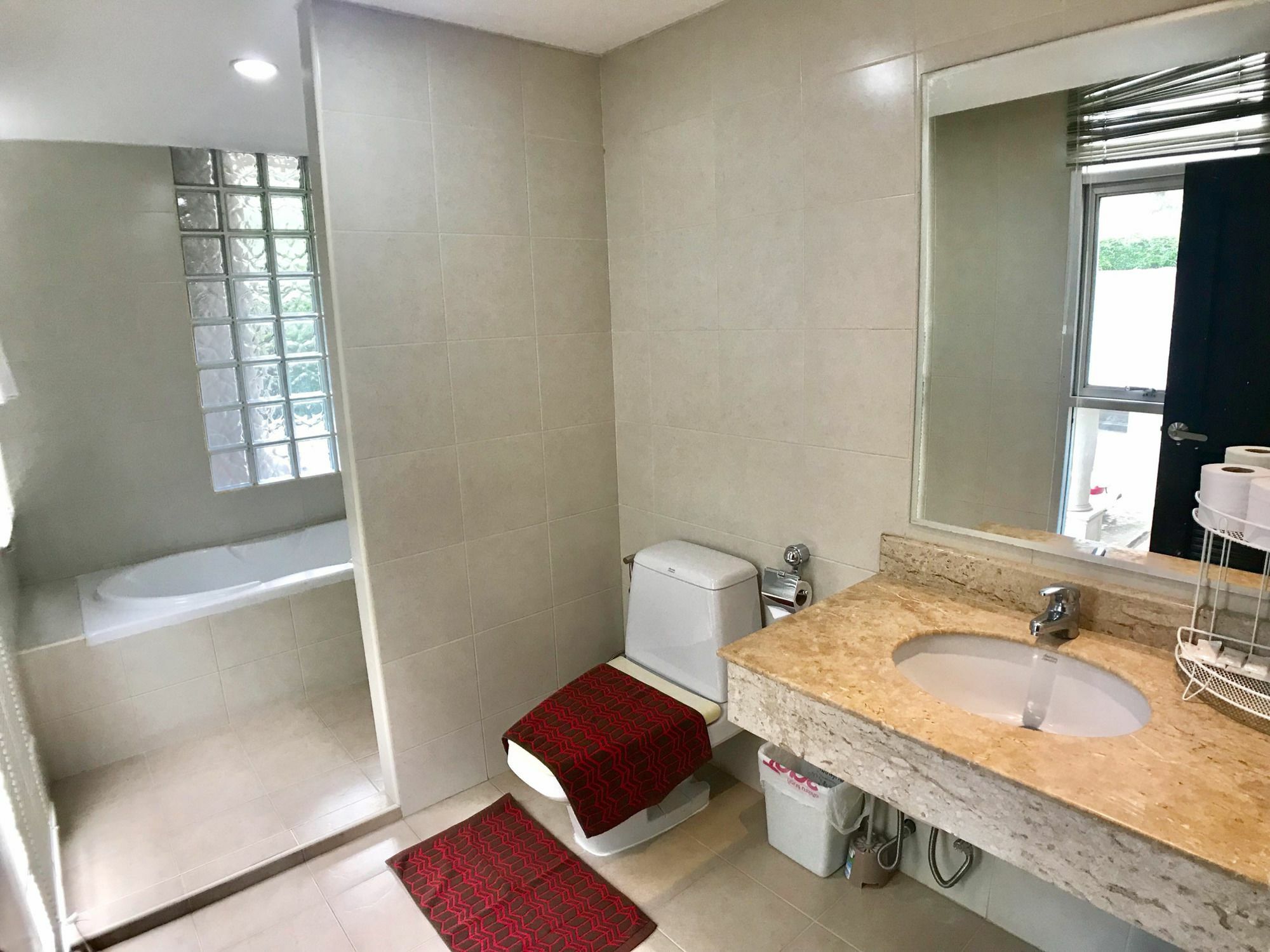 Apartemen Twin Peaks Sukhumvit