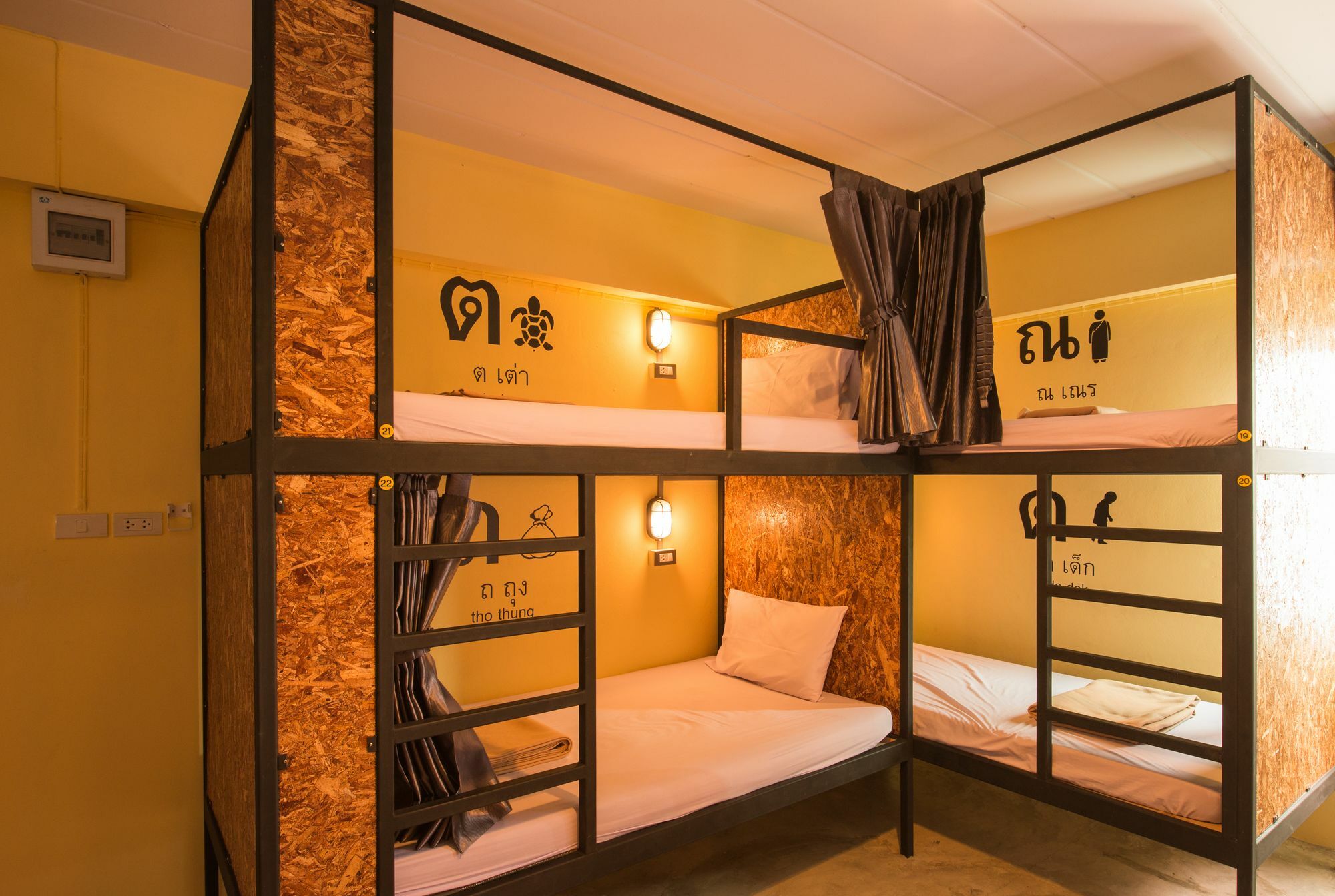 Hostel Hide *