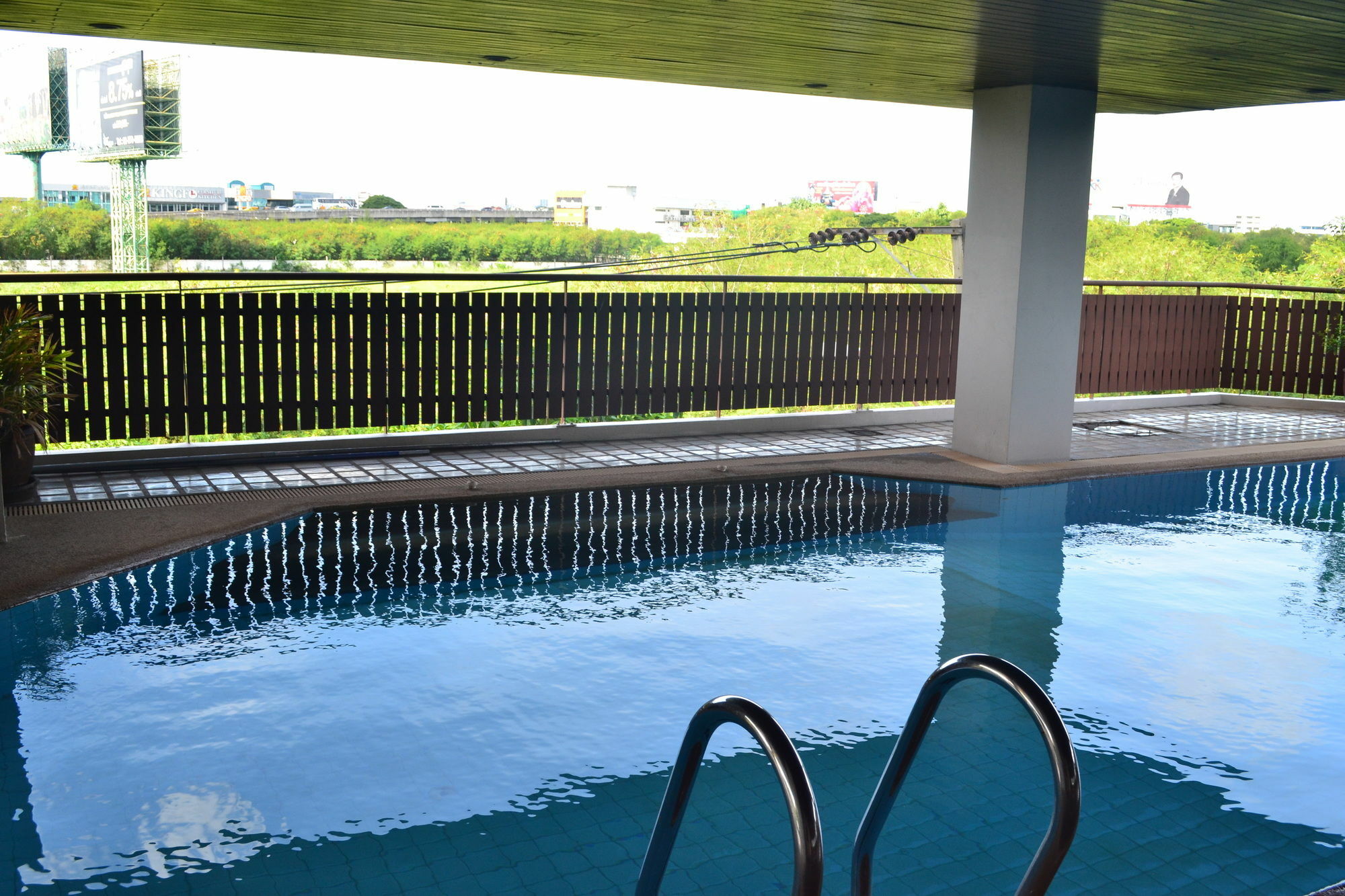 Sky Place Srinakarin 3*
