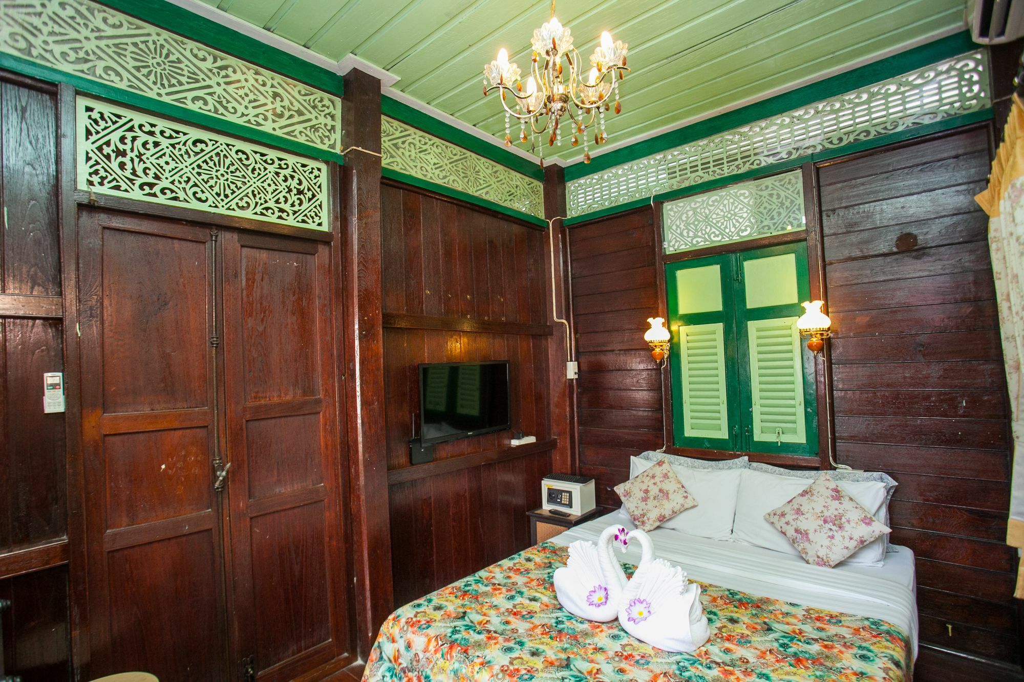 Laksameenarai Guesthouse - Hostel/Backpacker Accommodation