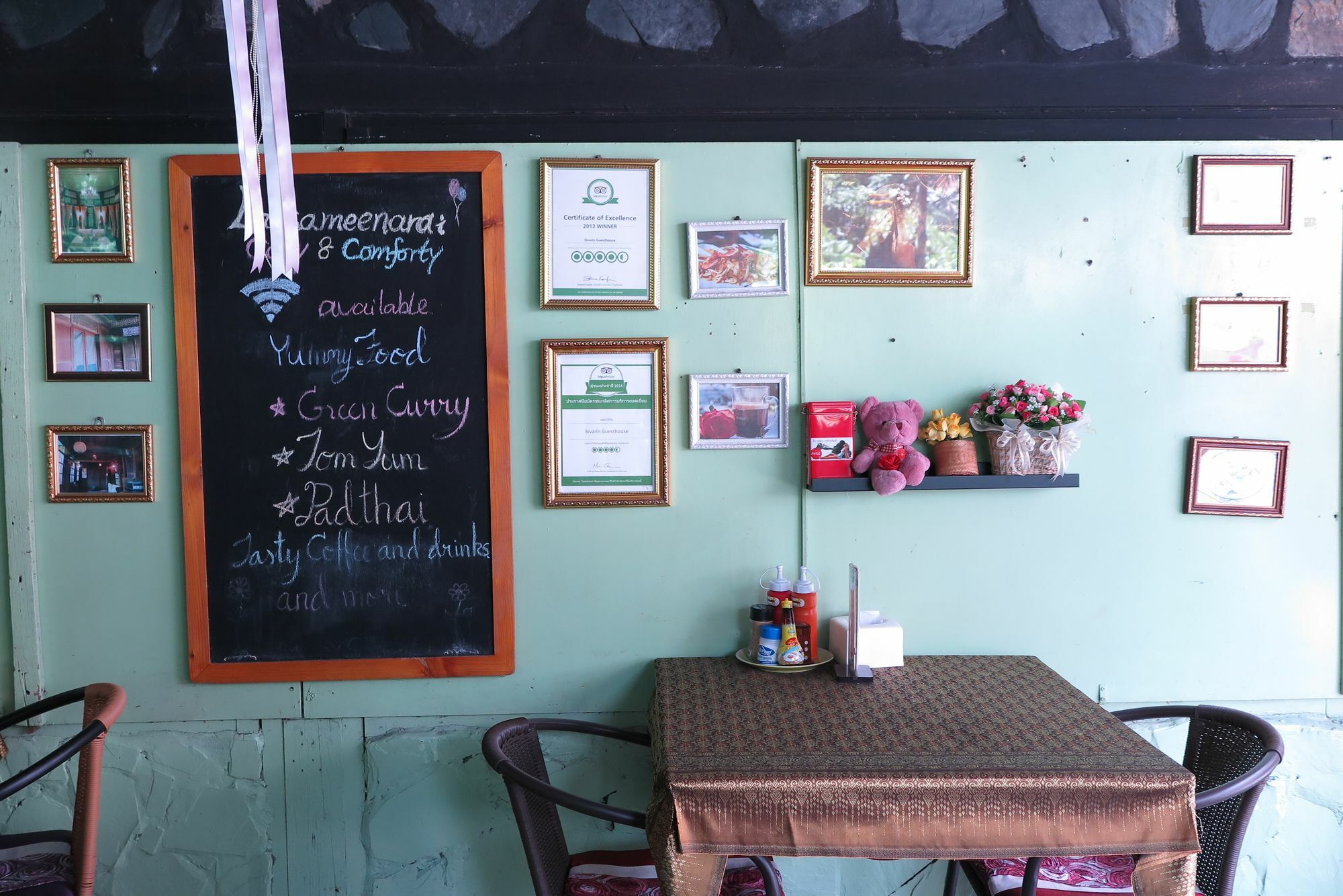 Laksameenarai Guesthouse - Hostel/Backpacker Accommodation Hotel