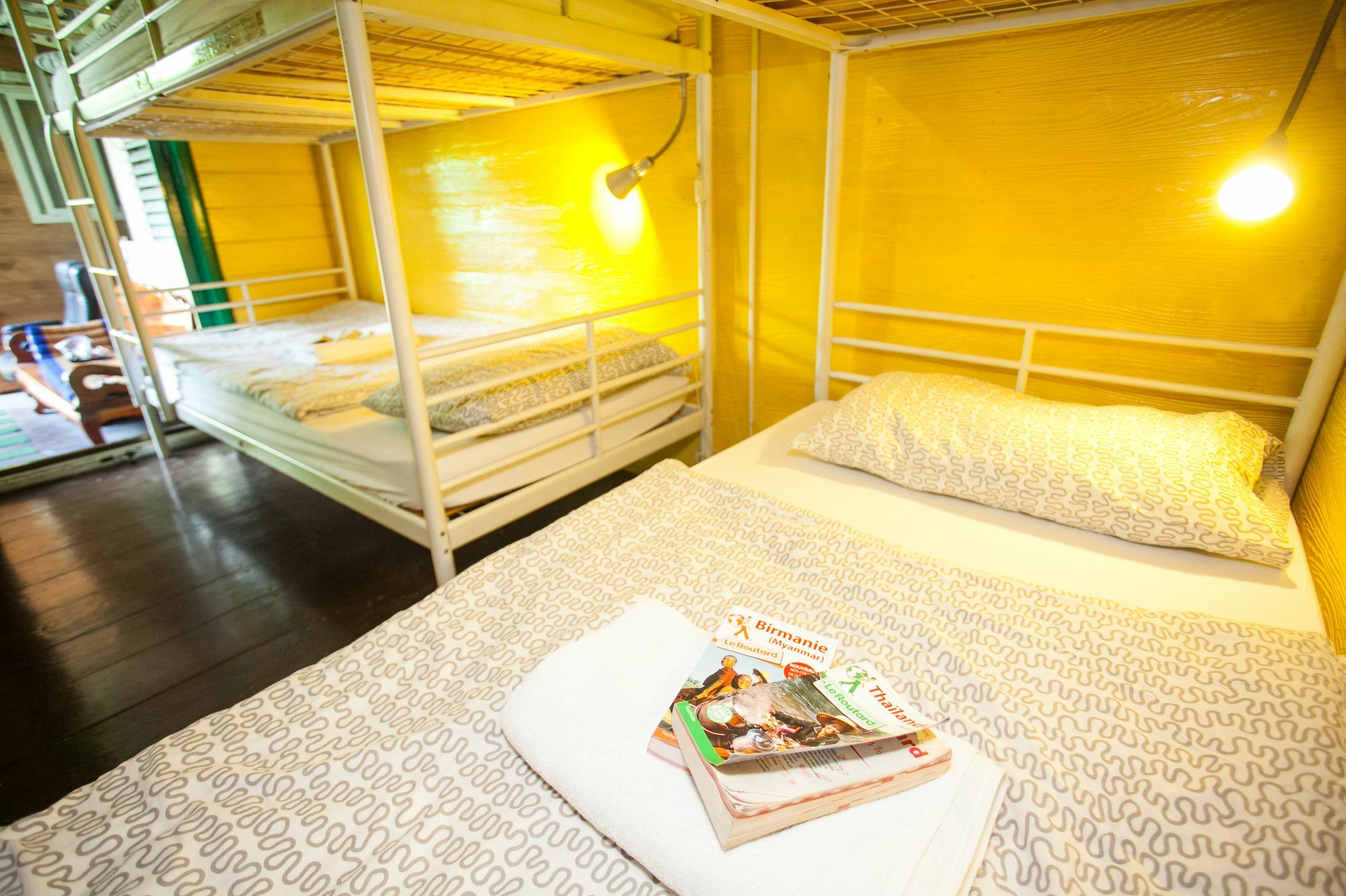 Laksameenarai Guesthouse - Hostel/Backpacker Accommodation 2*