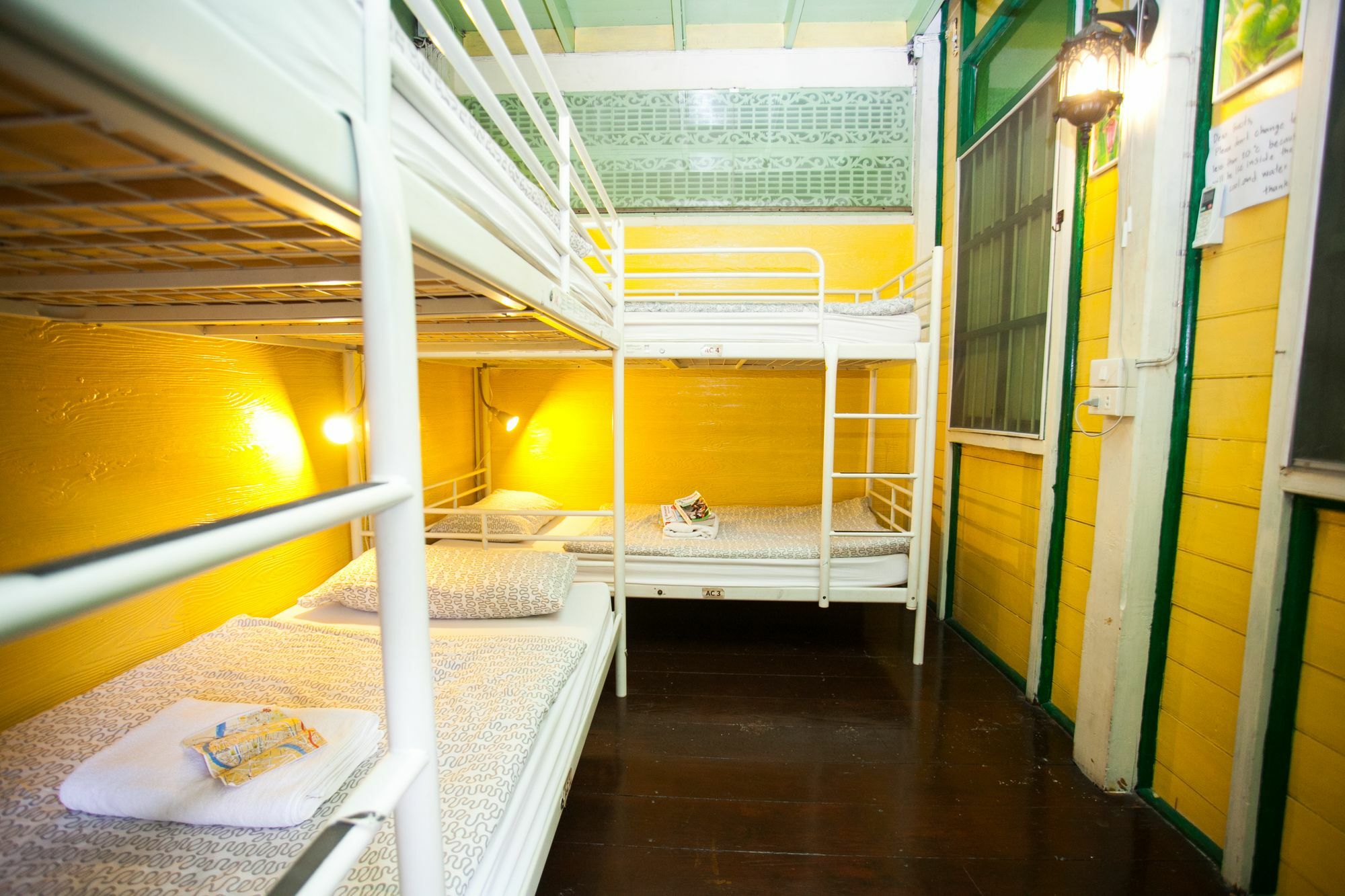 Hotel Laksameenarai Guesthouse - Hostel/Backpacker Accommodation