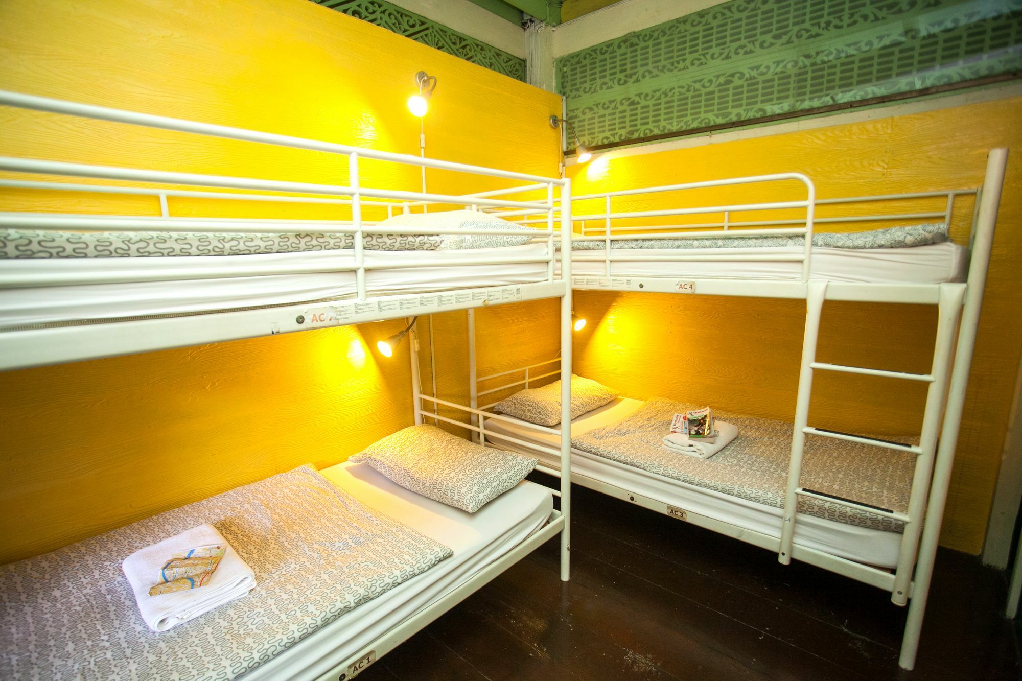 Hotel Laksameenarai Guesthouse - Hostel/Backpacker Accommodation