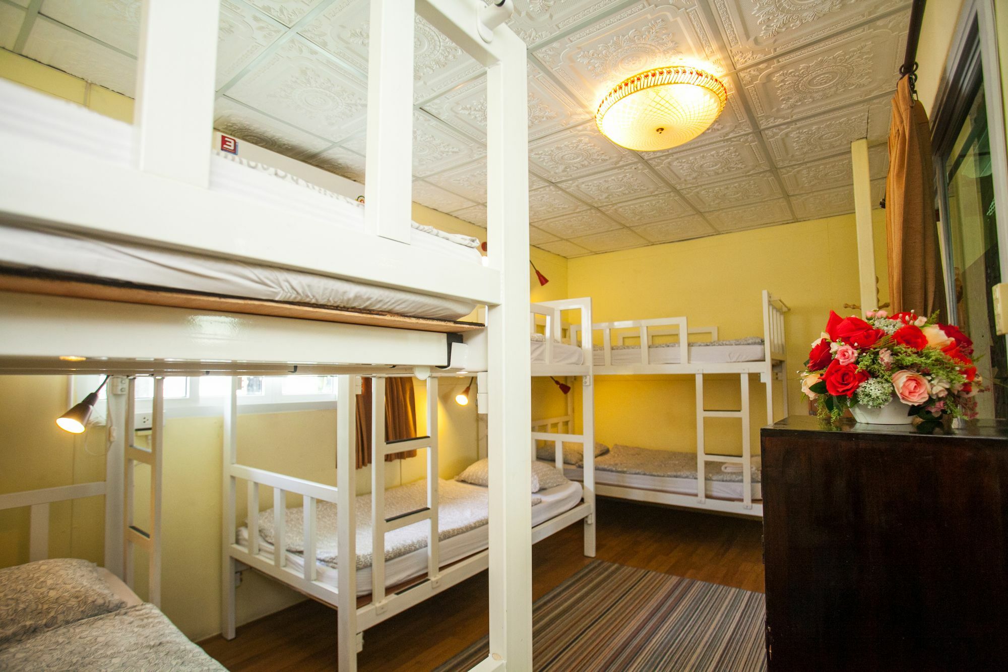 Laksameenarai Guesthouse - Hostel/Backpacker Accommodation Bangkok