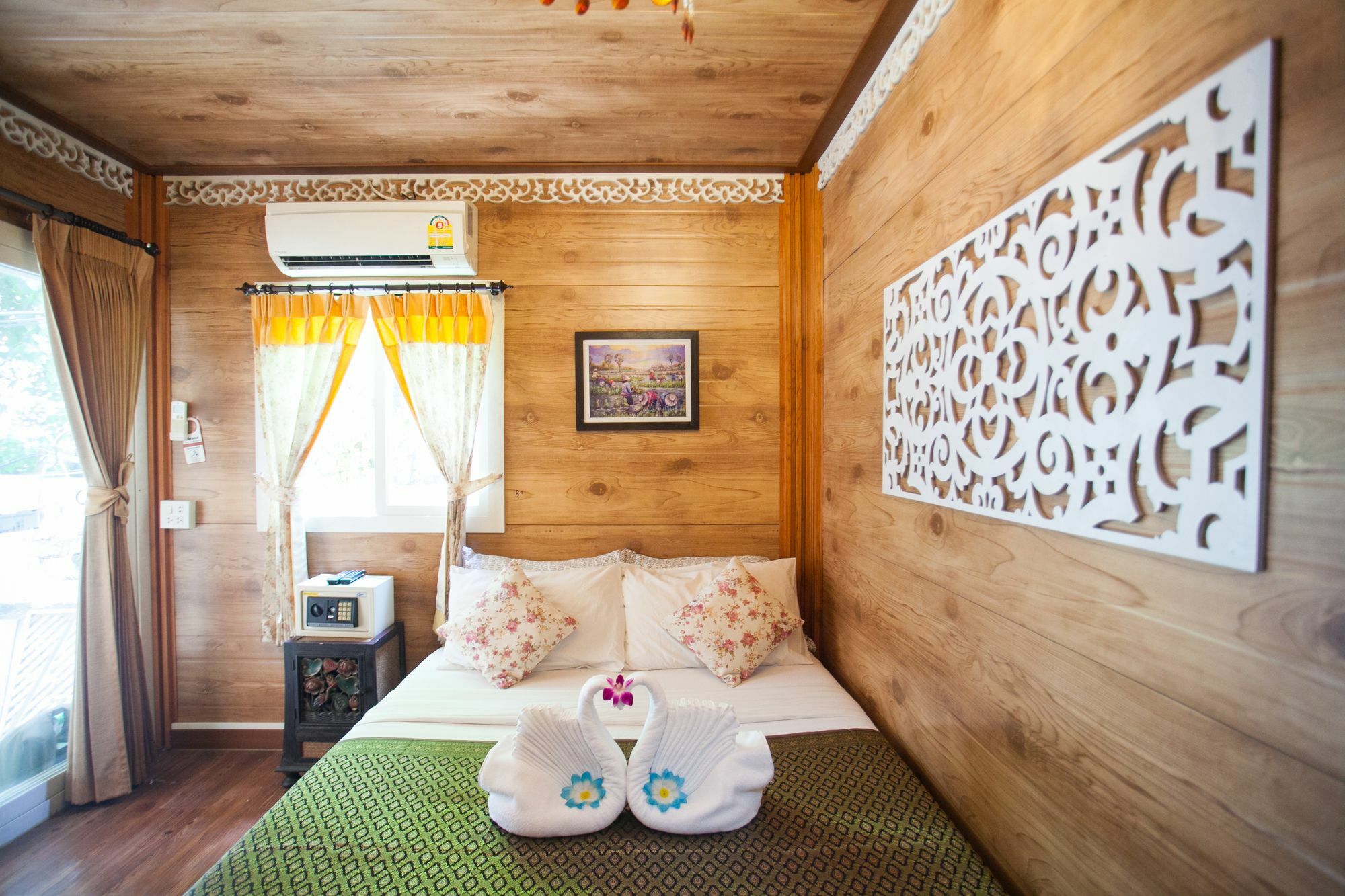 Laksameenarai Guesthouse - Hostel/Backpacker Accommodation Hotel 2*