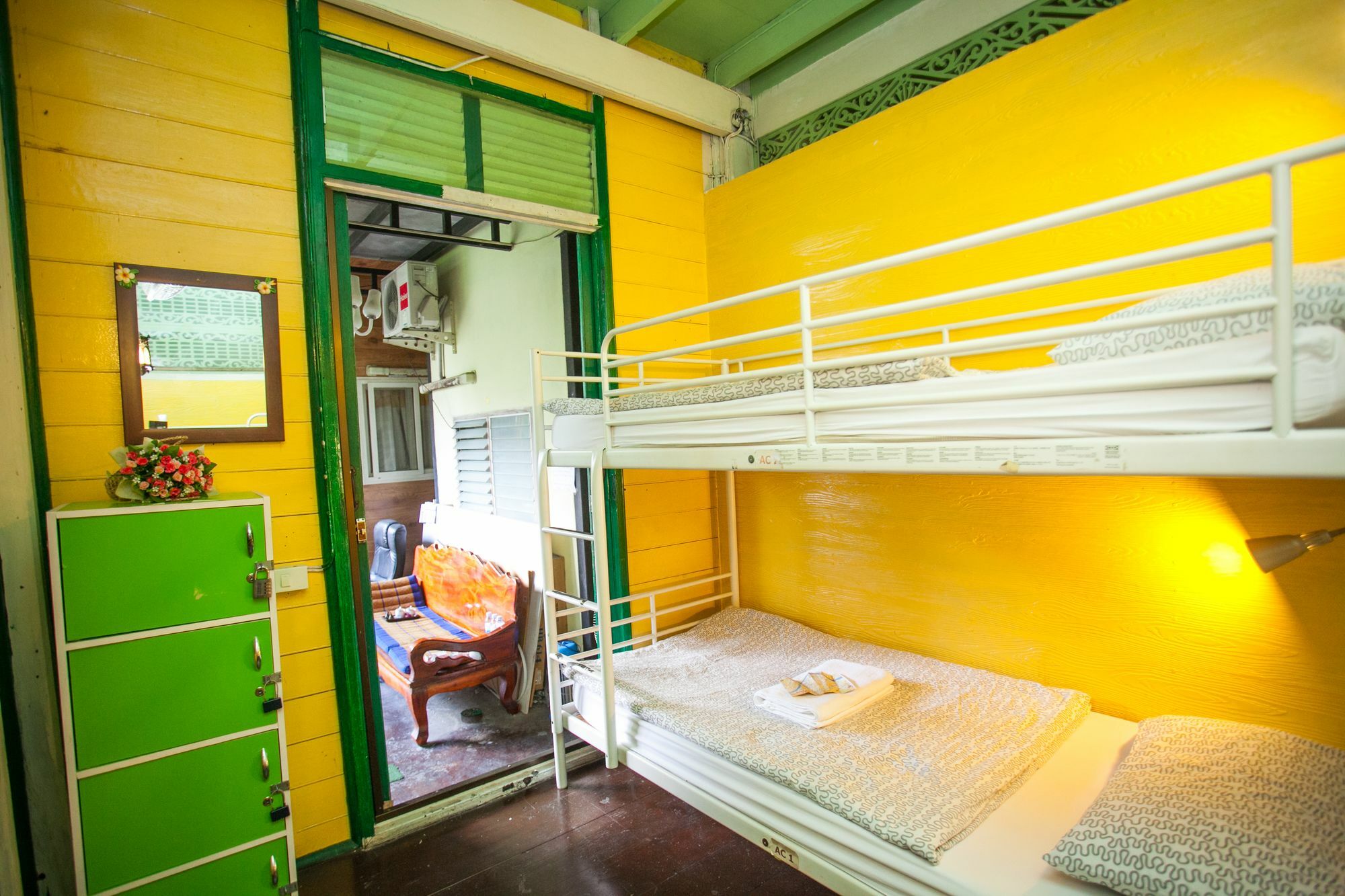 Laksameenarai Guesthouse - Hostel/Backpacker Accommodation Bangkok