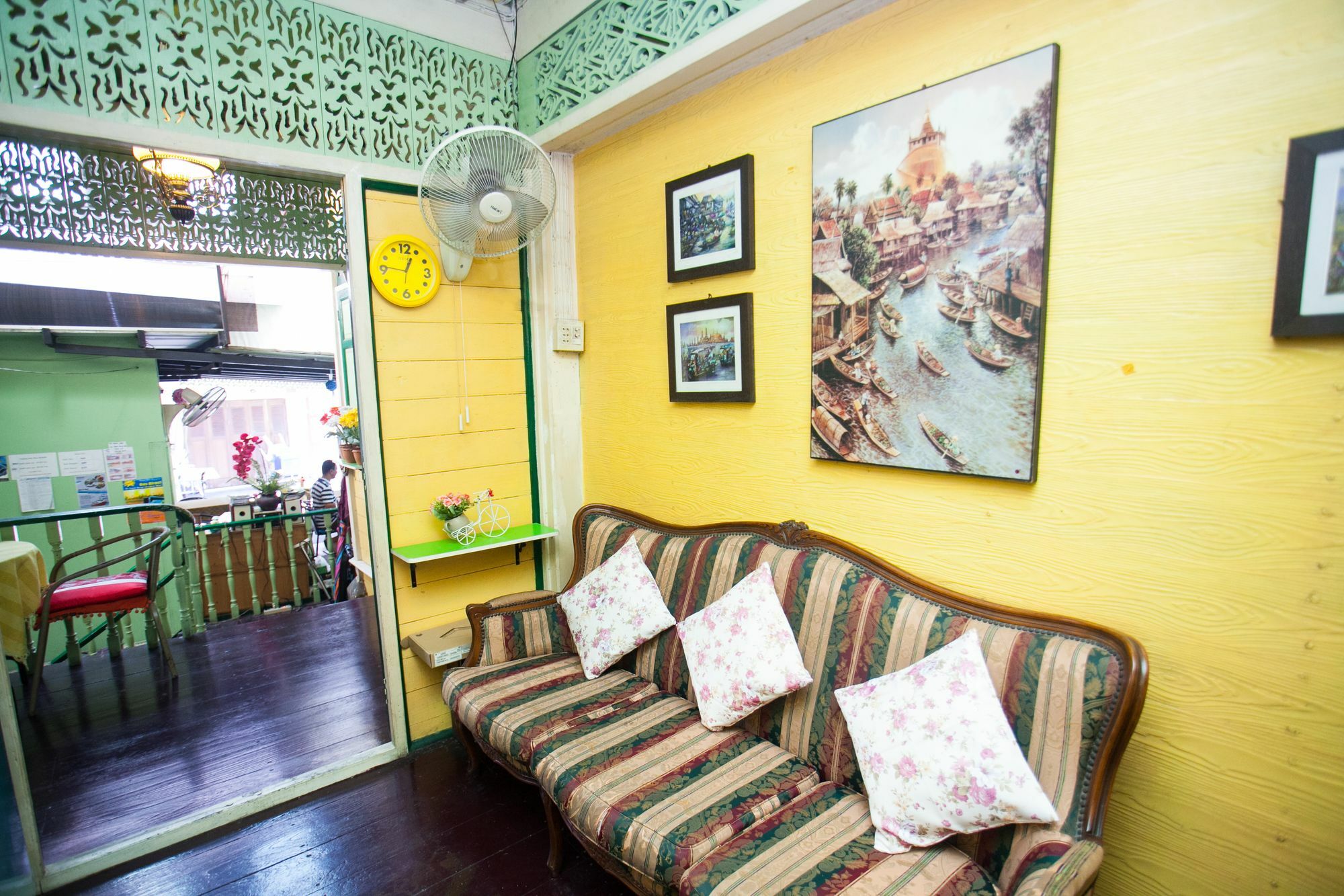 Laksameenarai Guesthouse - Hostel/Backpacker Accommodation
