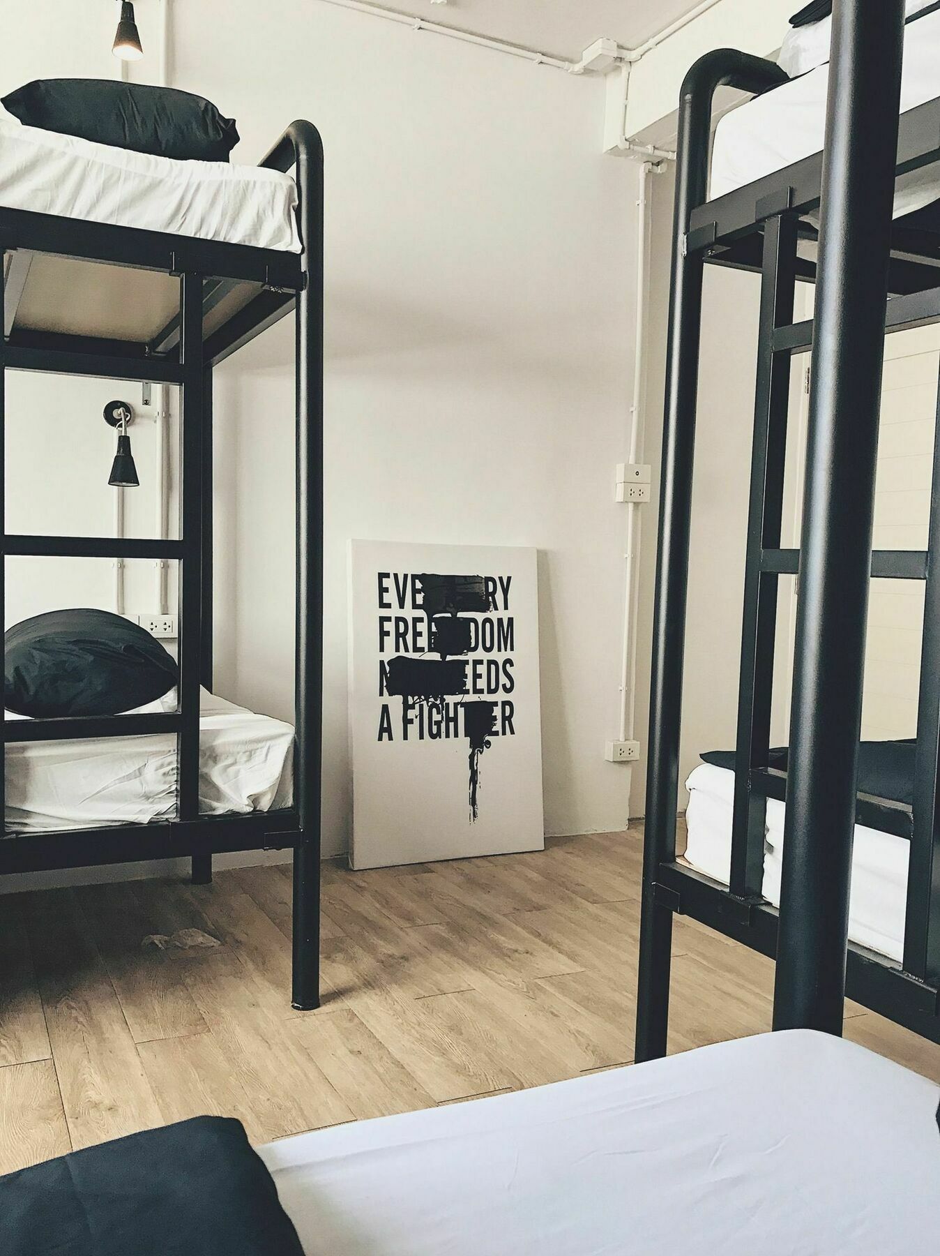 Beige Poshtels + Netflix Asrama Bangkok
