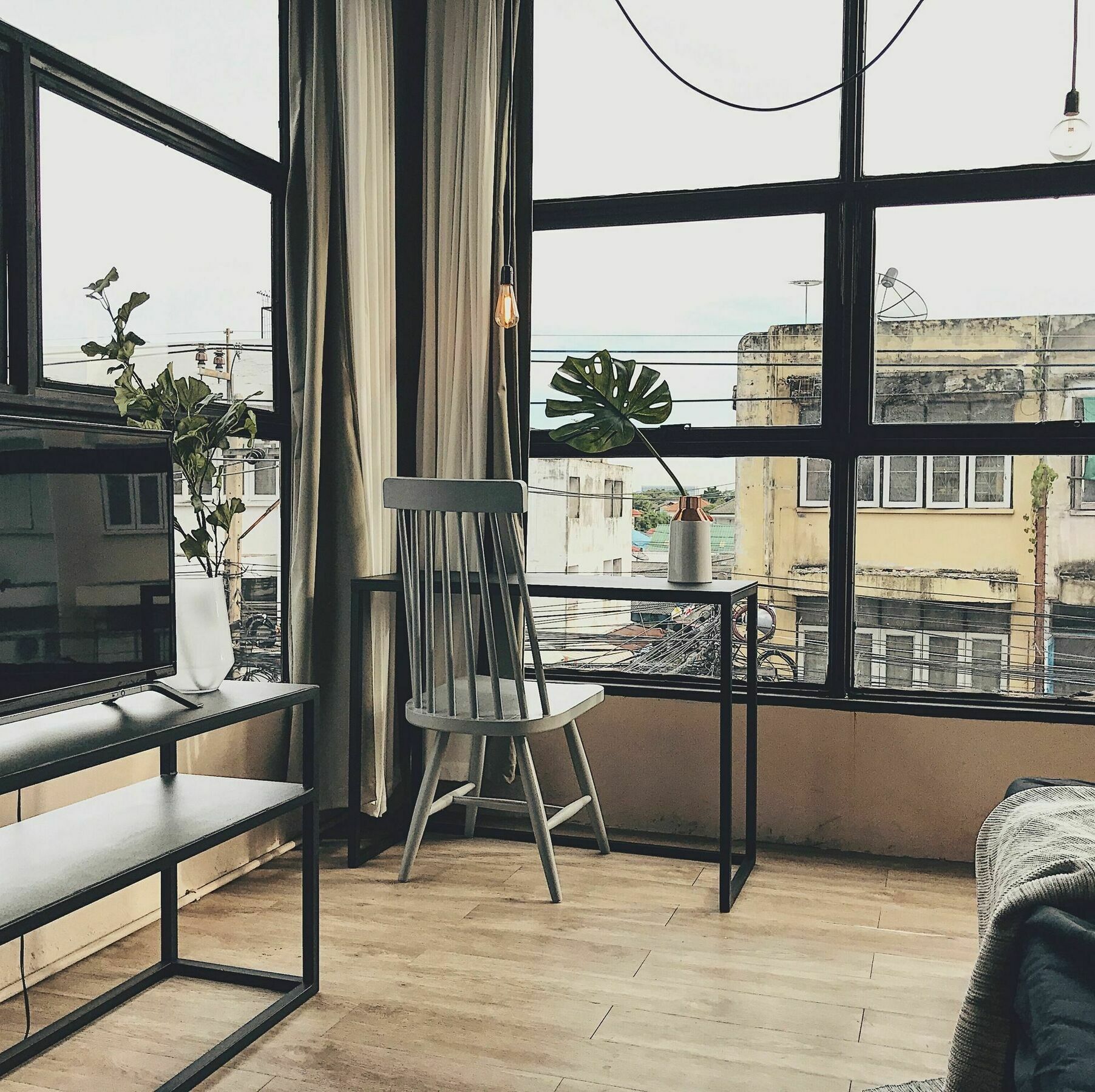 Asrama Beige Poshtels + Netflix