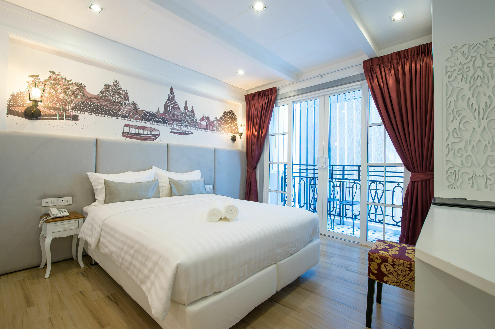 White Ivory Hotel