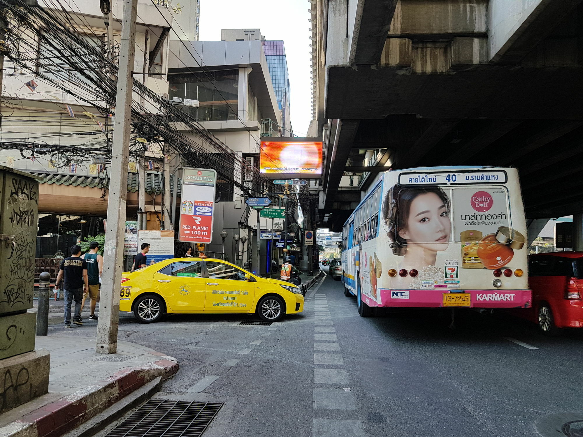 14 Place Sukhumvit 3*