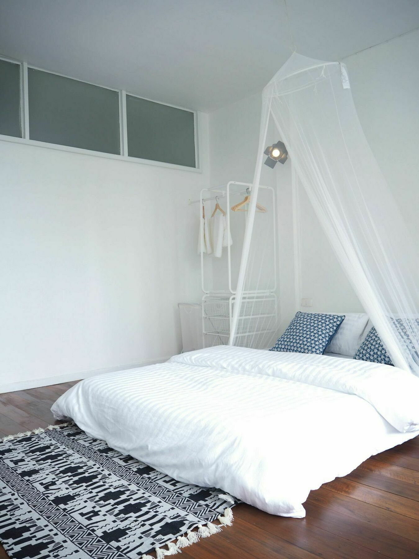 Mistletoe Bakery & Hostel