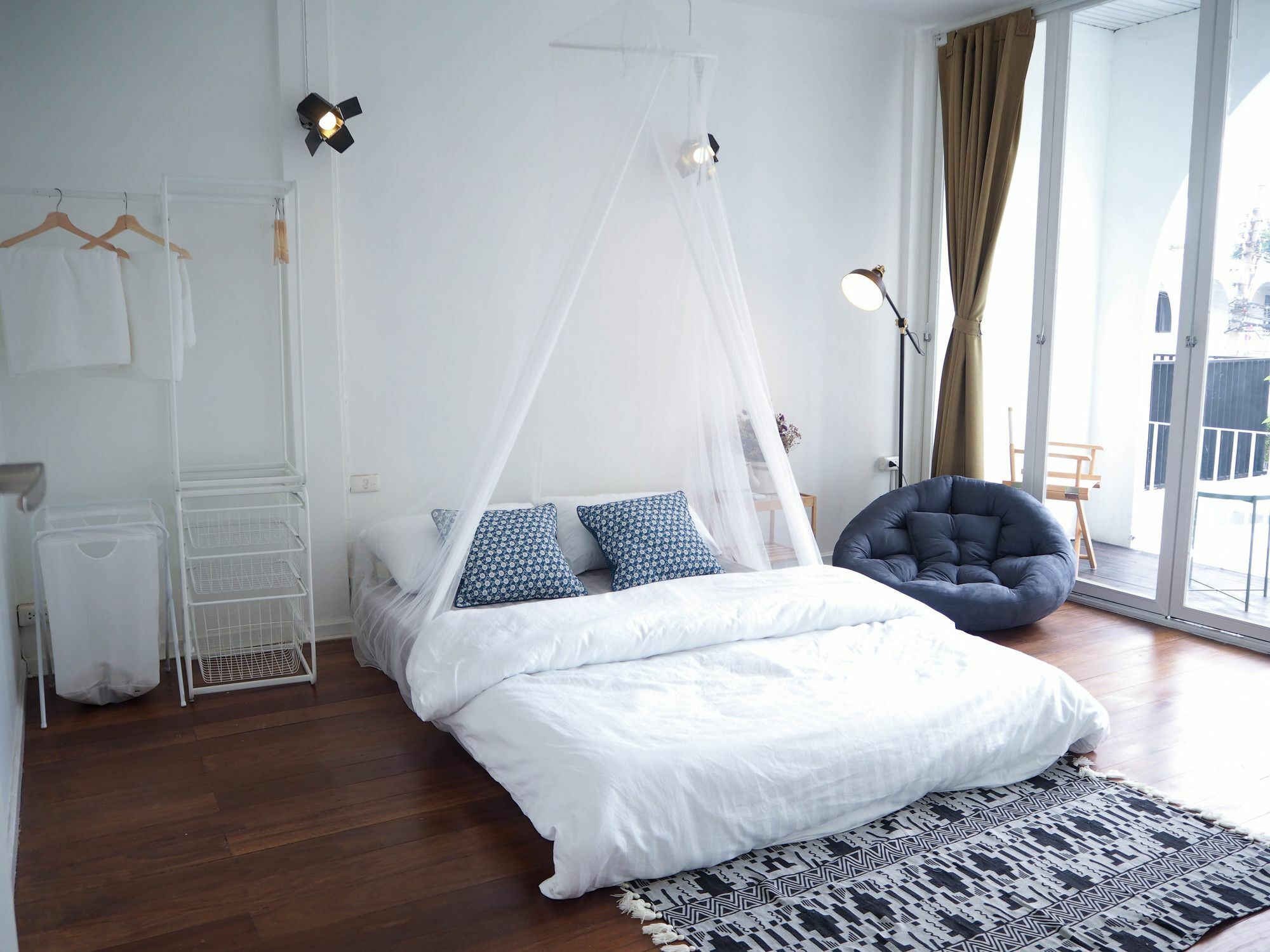 Mistletoe Bakery & Hostel