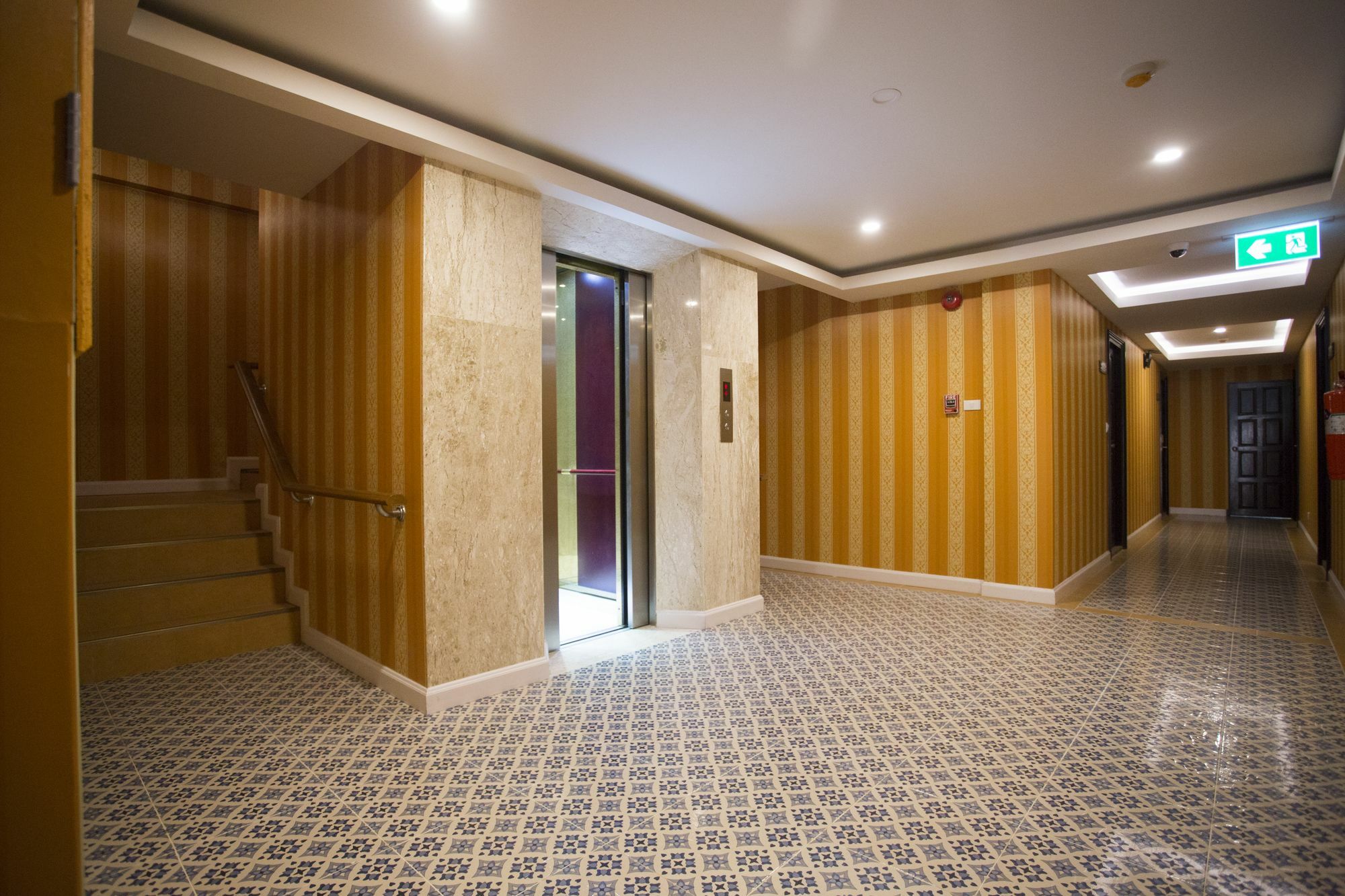 J&y Latphrao 35 Hotel 3*