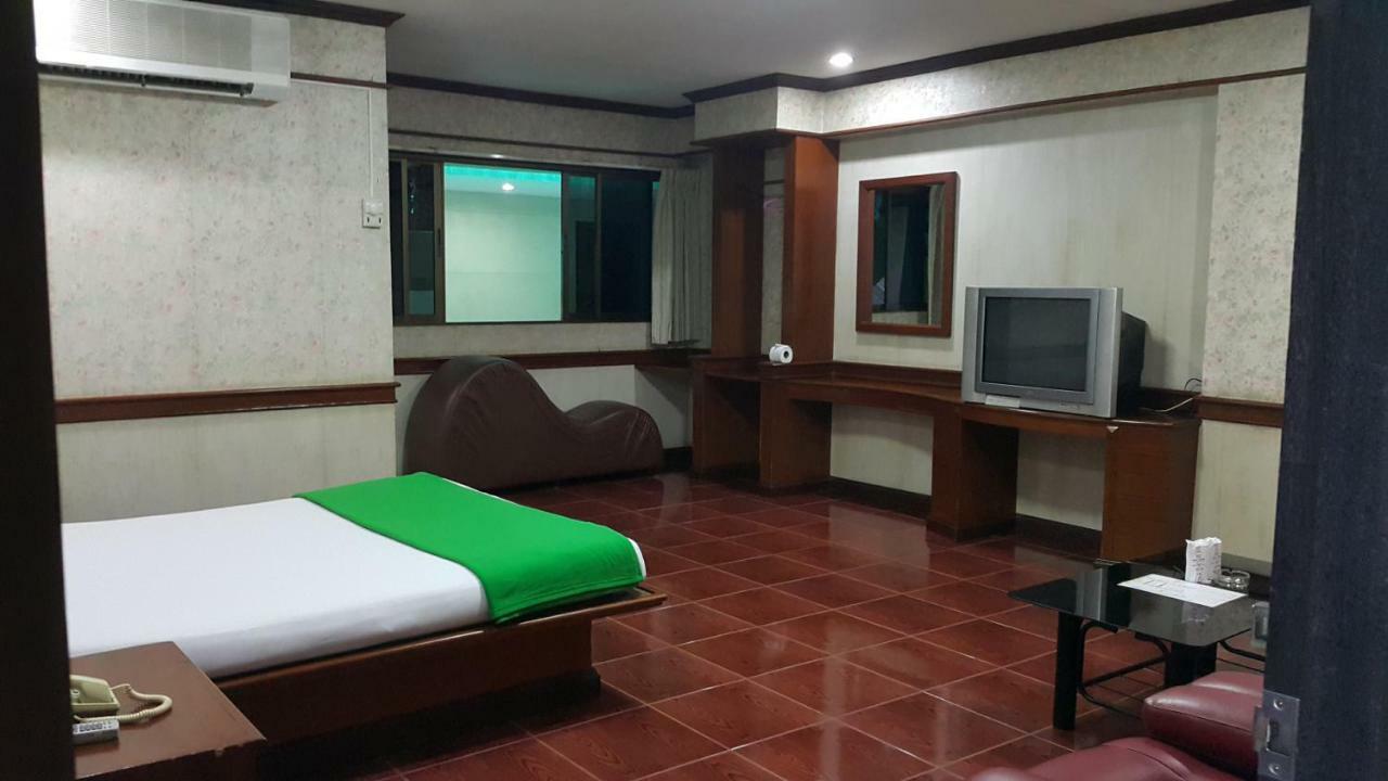 West Wing Mansion Aparthotel