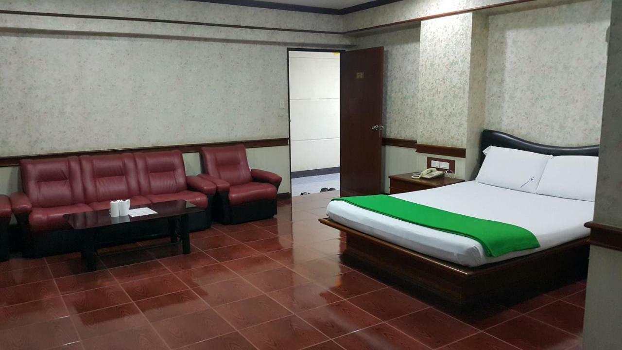 West Wing Mansion * Bangkok