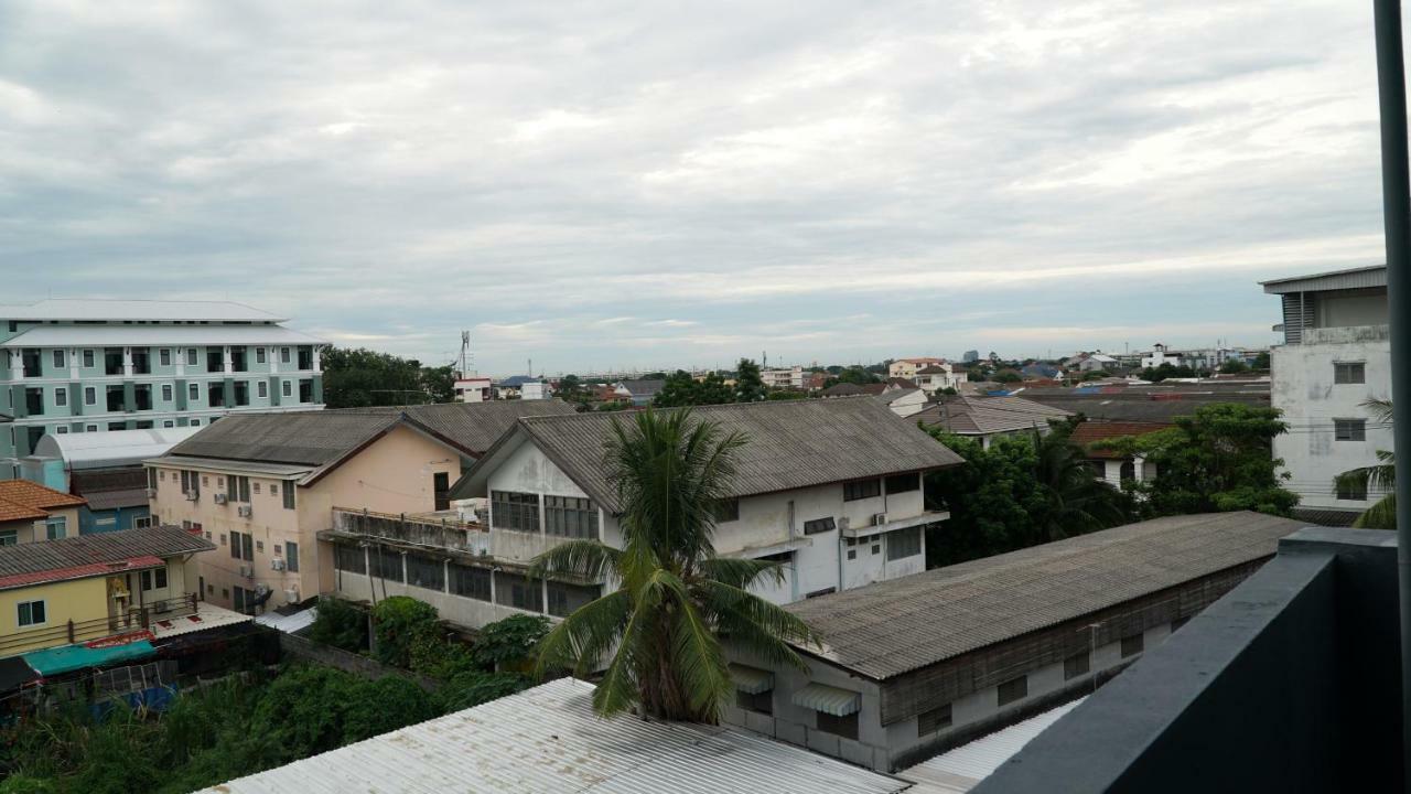 Banana Hostel *