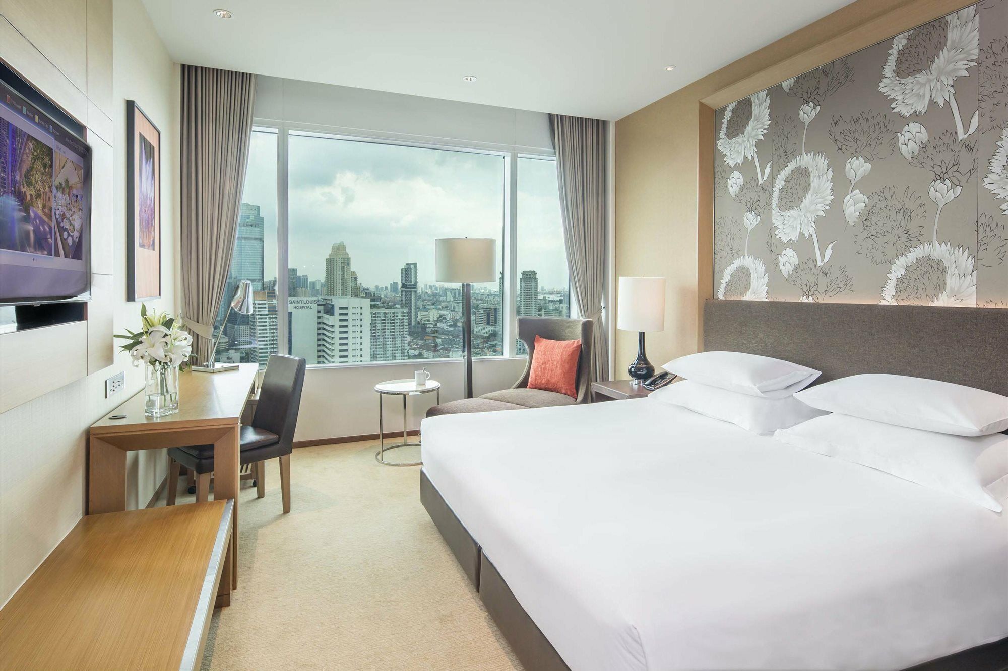 Eastin Grand Sathorn Hotel 5*