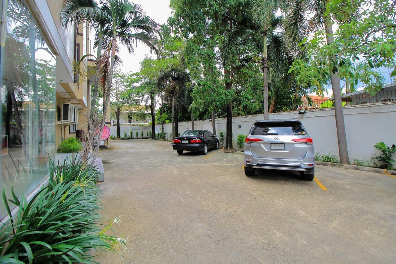 Hotel Oyo 254 Royal Pimand 3*