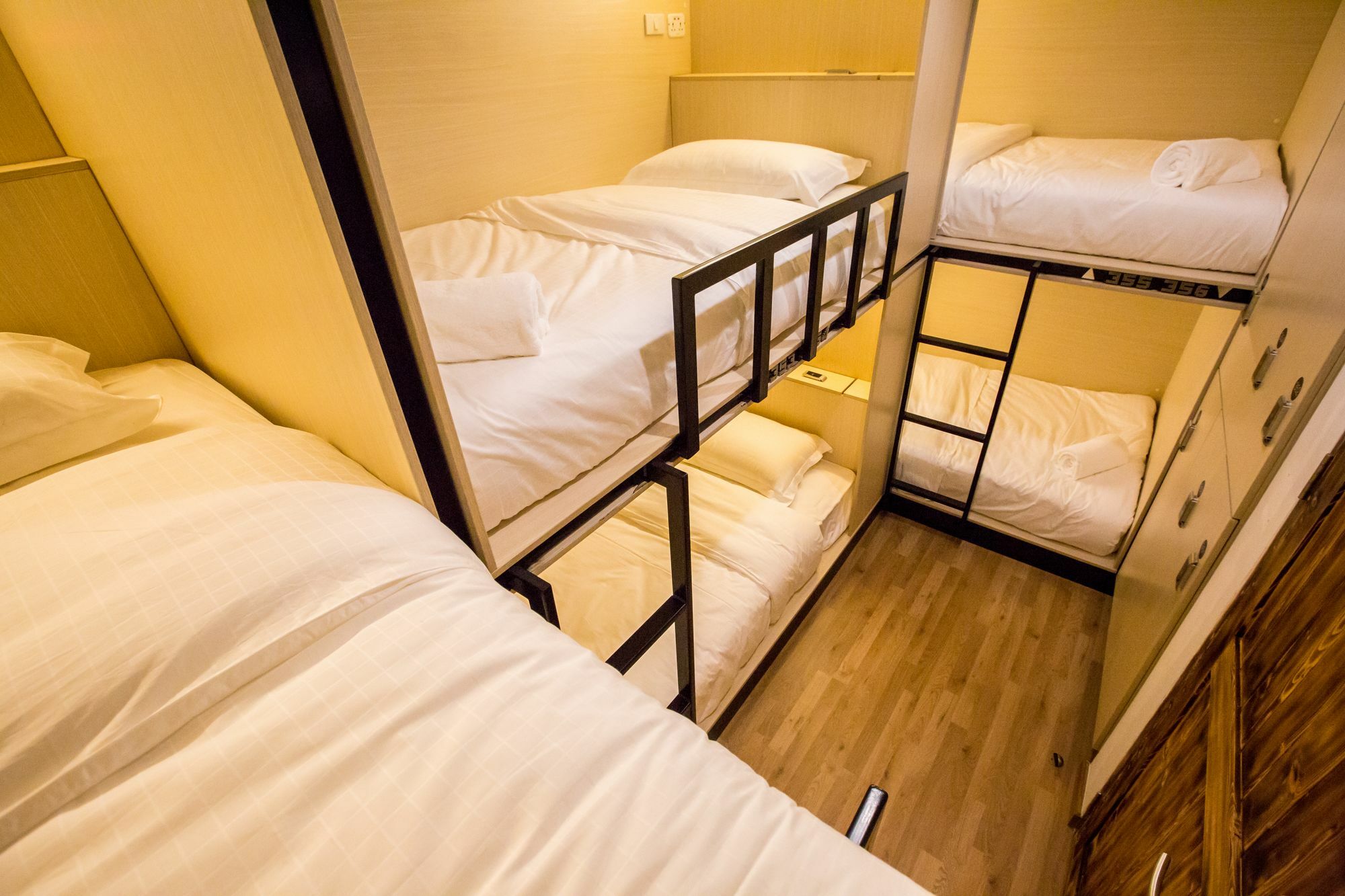 Asrama Bed To