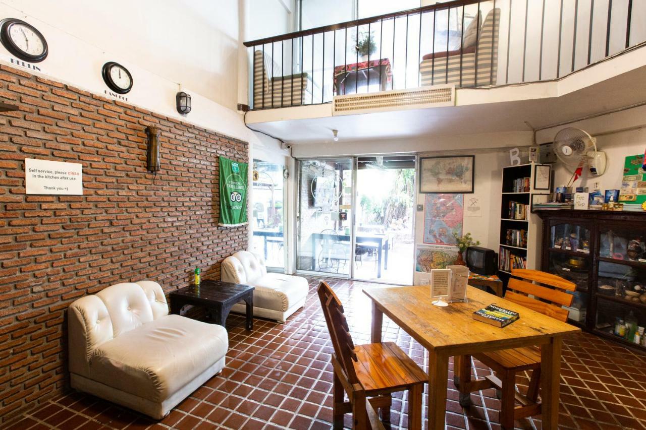 Home16 Sukhumvit16 Albergue *
