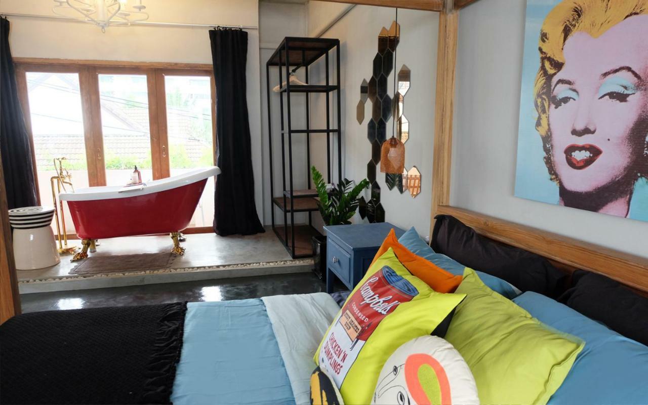 Villa Artistic And Quirky With A Copper Bath And Complimentary Snack