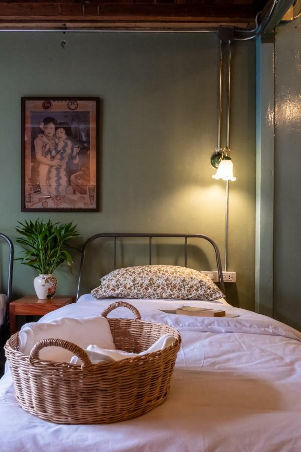Live Local Cafe & - 420 Friendly Homestay