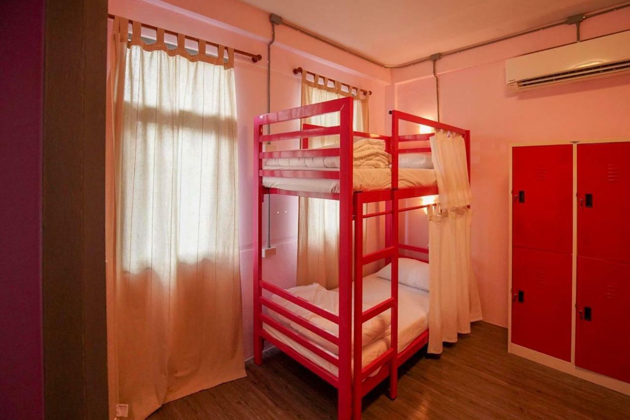 Hostel The April 24 *
