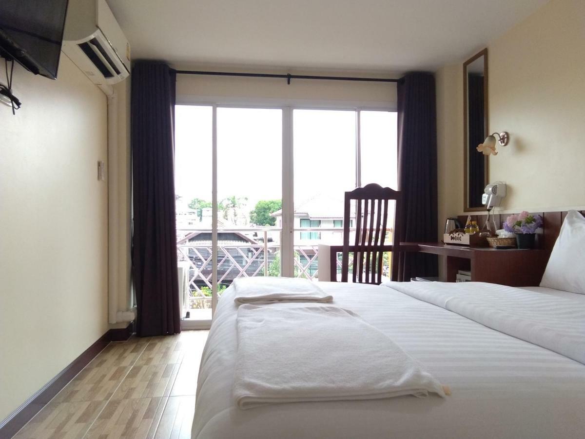 Baan Wanchart *