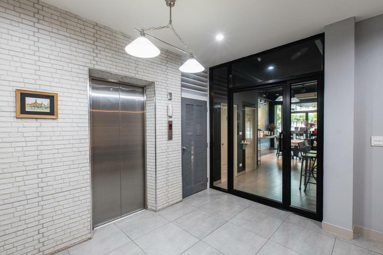 Apartment Place *
