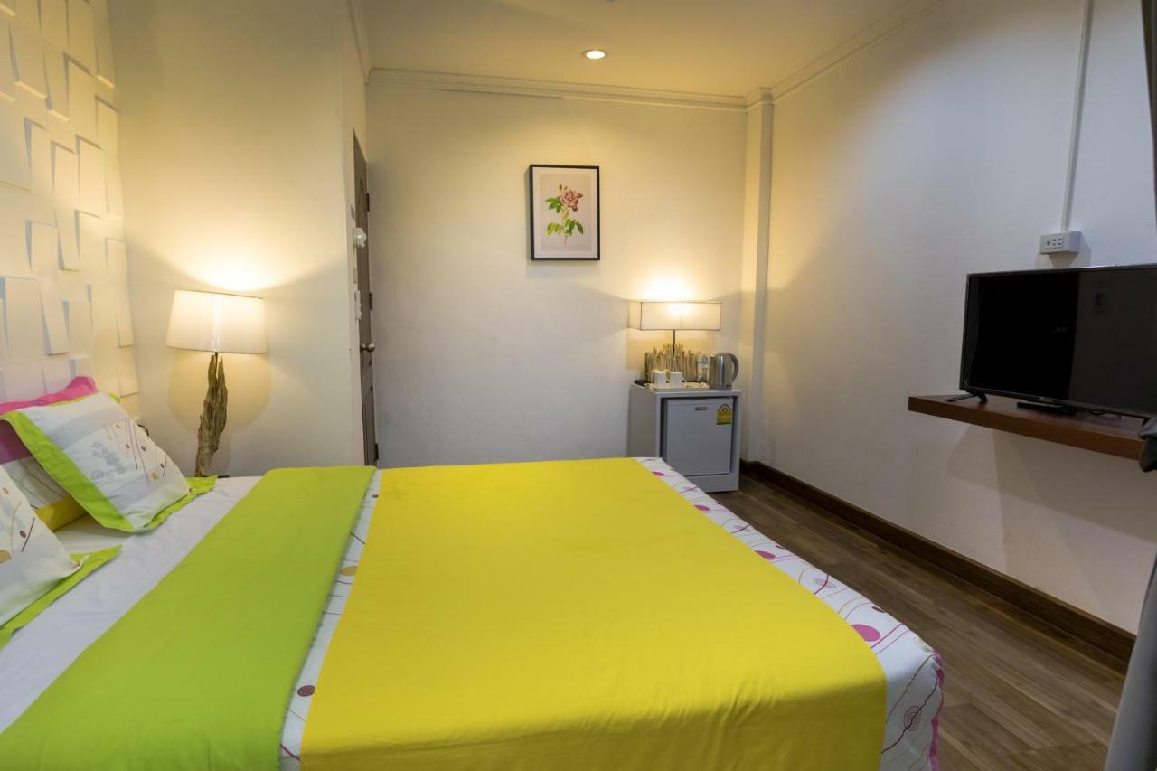 Nine Loft Hostel *
