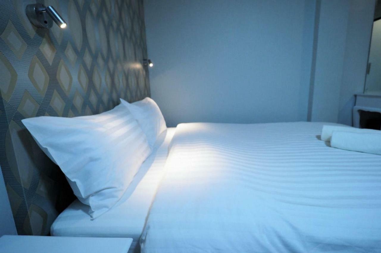 Hotel Tim Place - Bts Phra Khanong