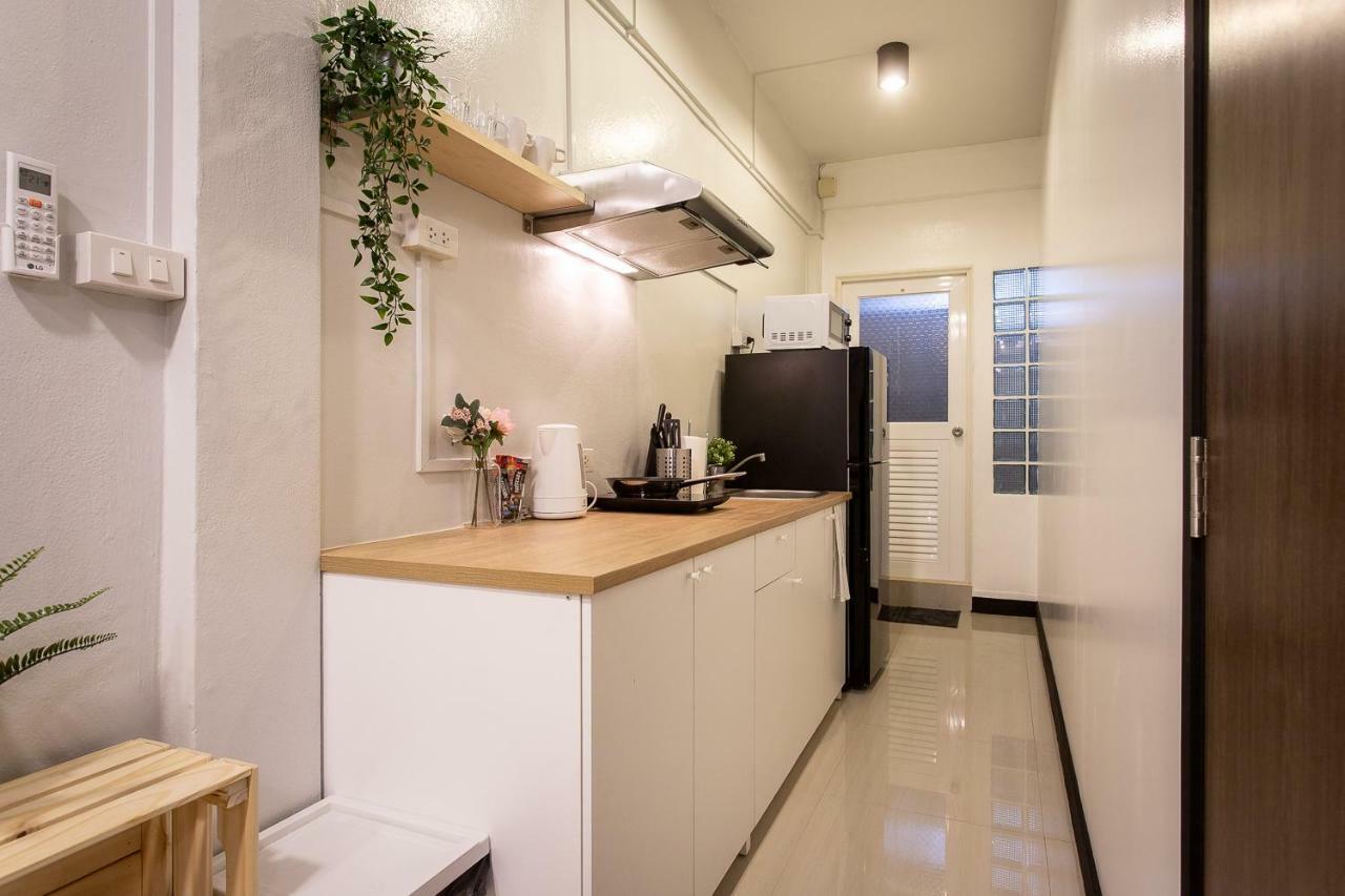T5 2 Bedrooms/6guests/full Kitchen/1 Min To Bts Apartment Bangkok