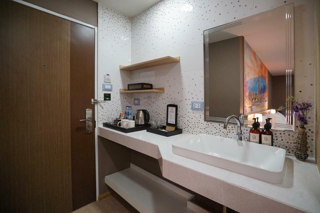Hotel The Qube Fifty 3*