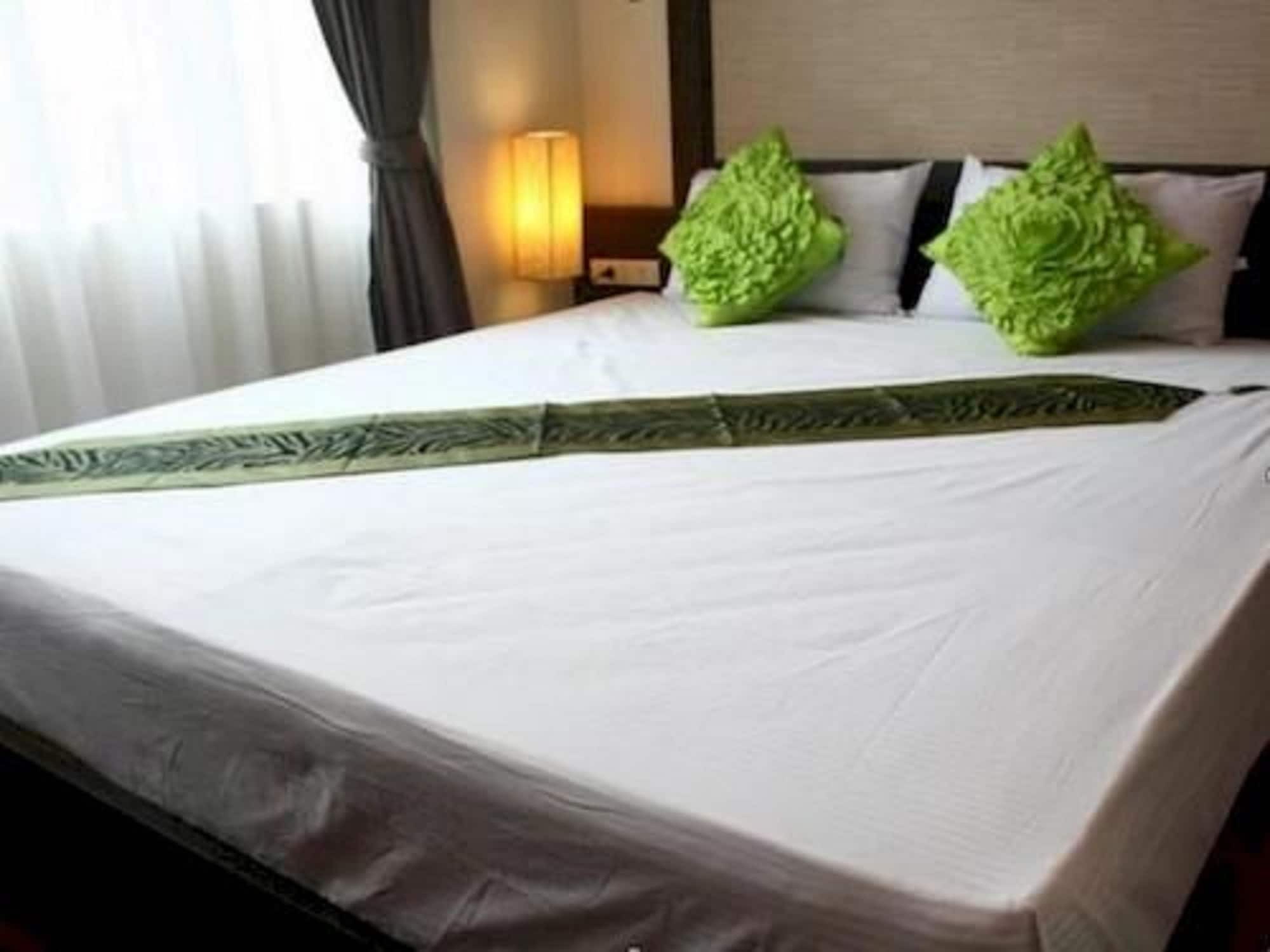 Greenview Ekkamai10 3*