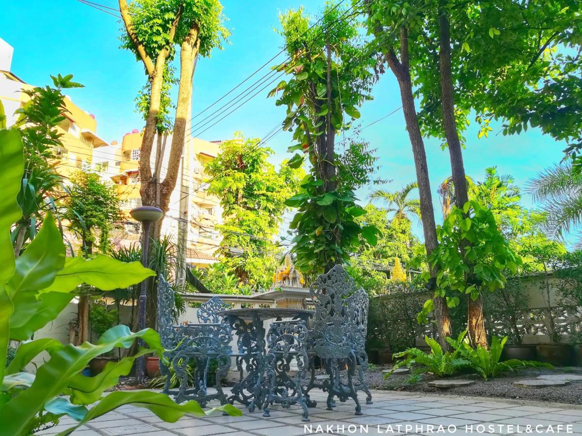 Nakhon Latphrao Hostel *