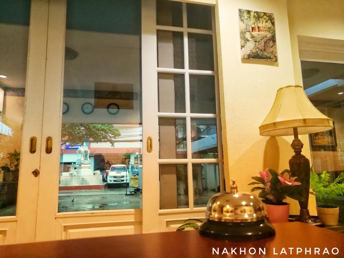 Nakhon Latphrao Hostel *