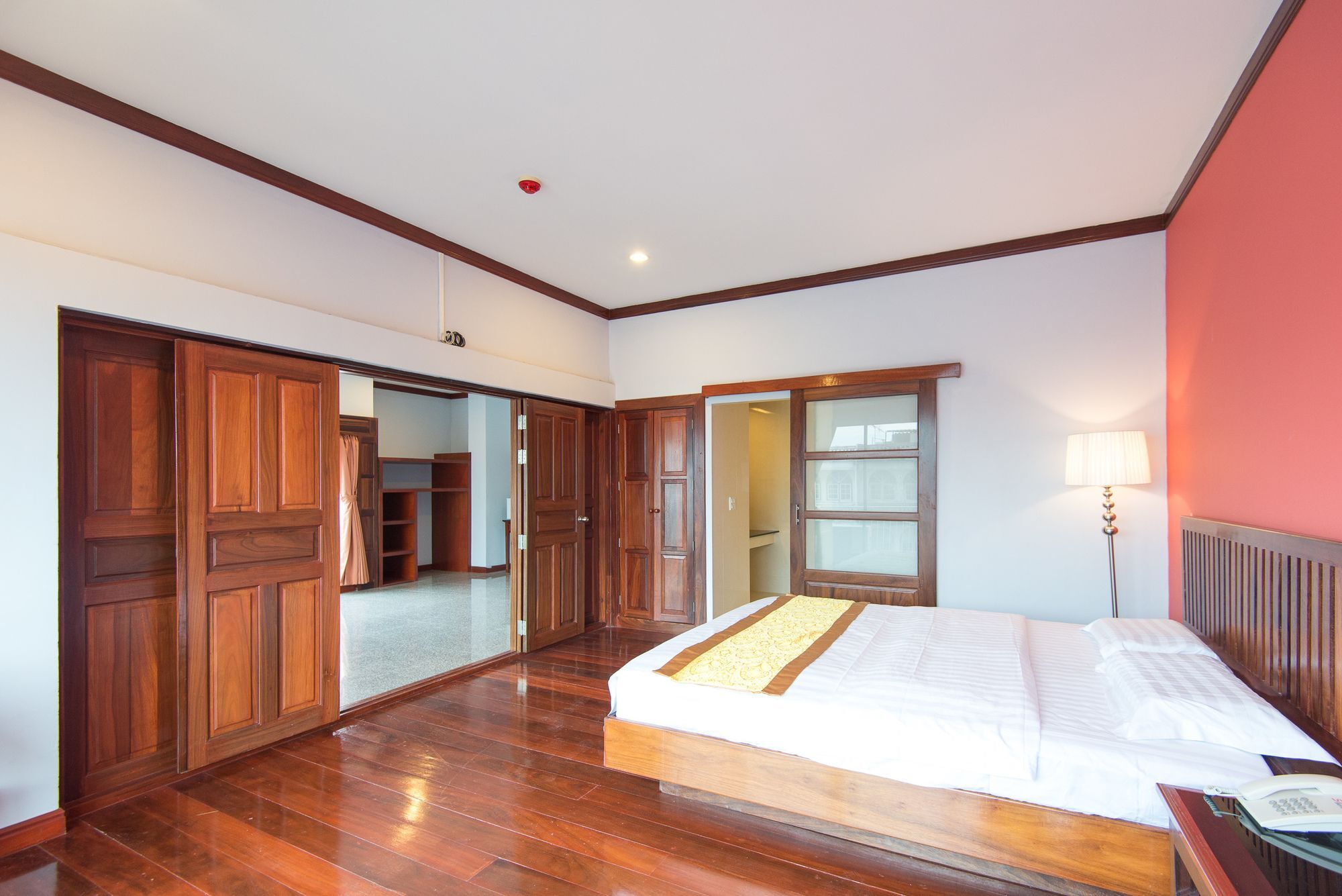 St Hotel 3*