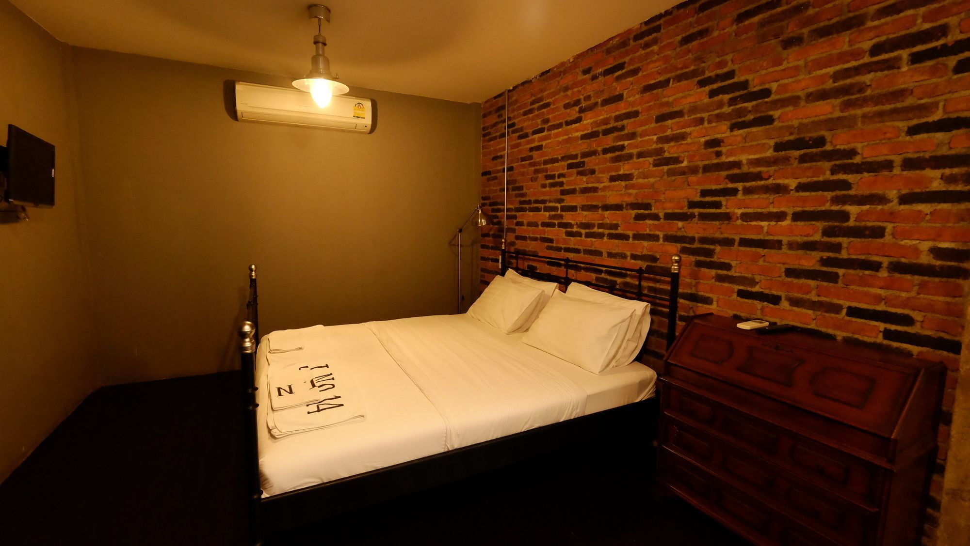 J No.14 Bed & Breakfast