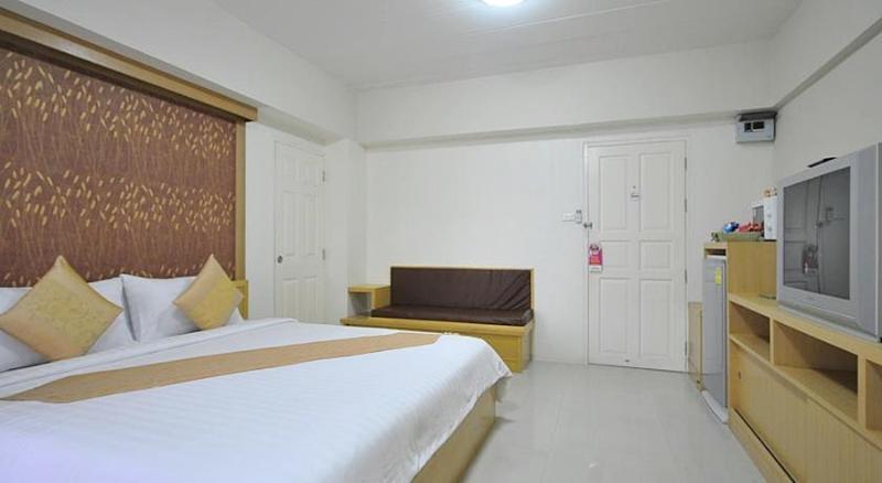 Inn P Park Charansanitwong 2*