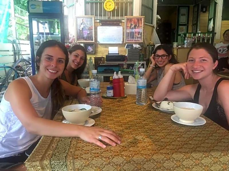 Laksameenarai Guesthouse - Hostel/Backpacker Accommodation Bangkok