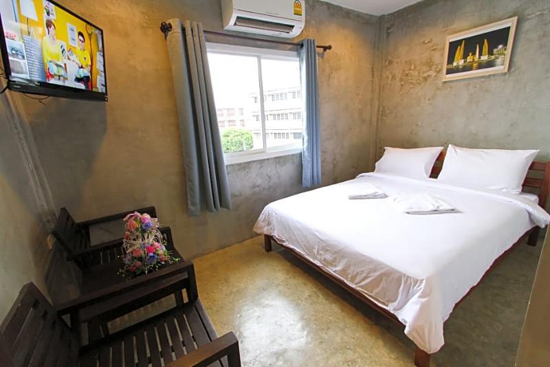 Hotel At Smile House 2*