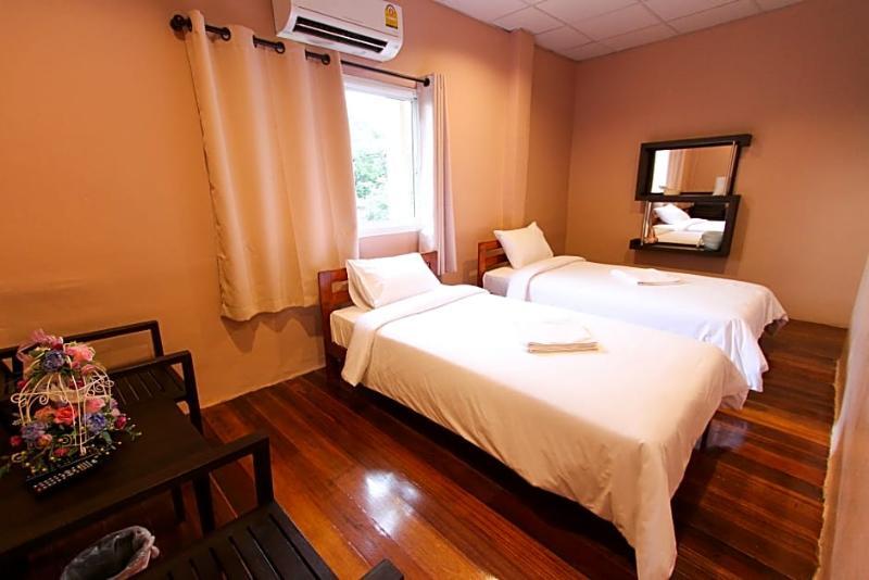 At Smile House Hotel 2*