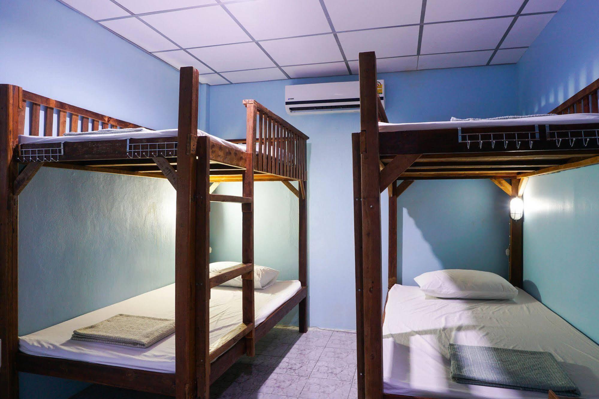 Zleep63 Hostel *